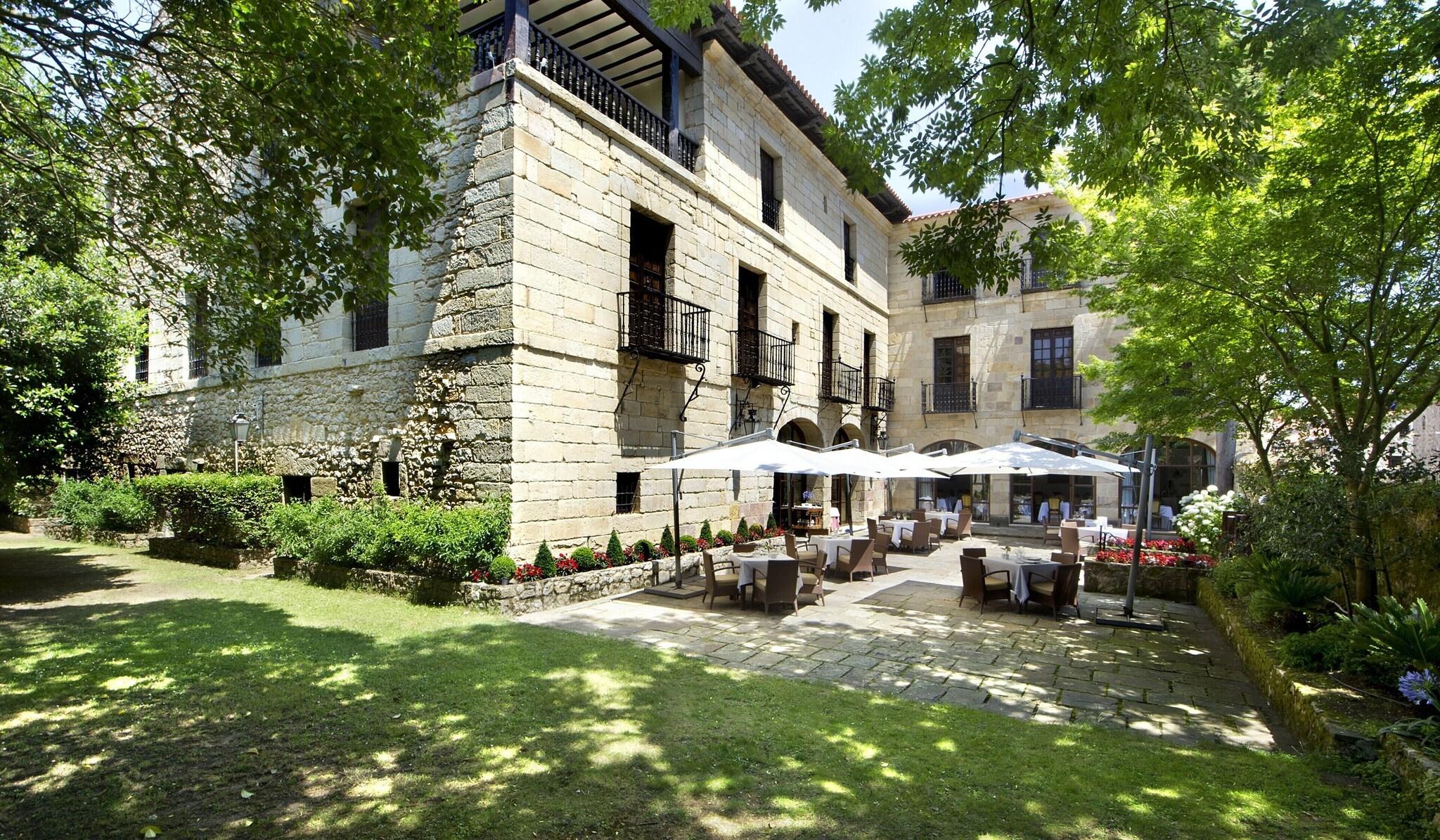 Vista Exterior Parador De Santillana De Gil Blas