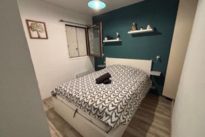 Alquiler Vacacional - Charming T2 with parking (rare). Top of the historic center. Very quiet.