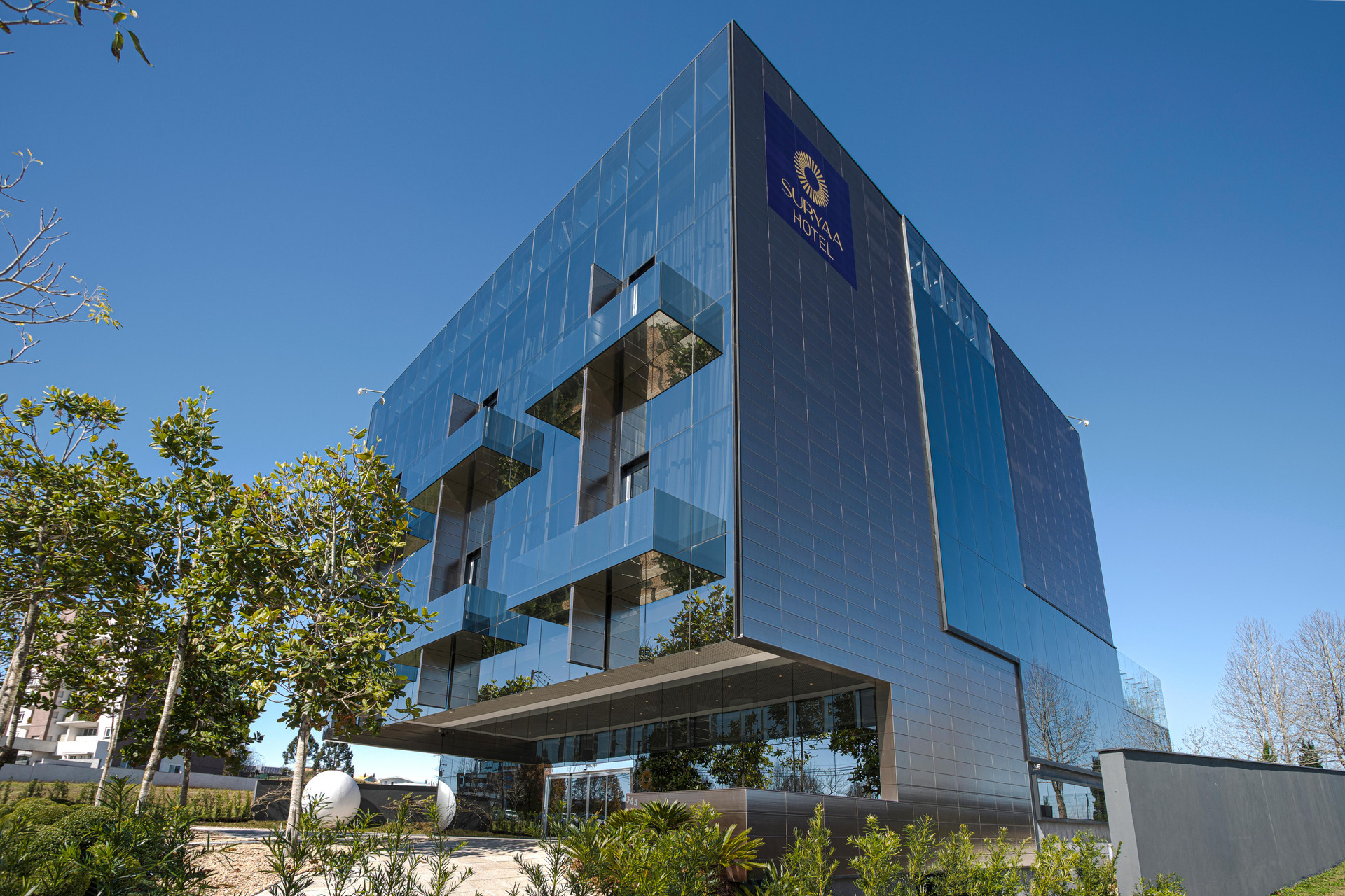 Vista Exterior Suryaa Hotel Pinhais, Curio Collection by Hilton