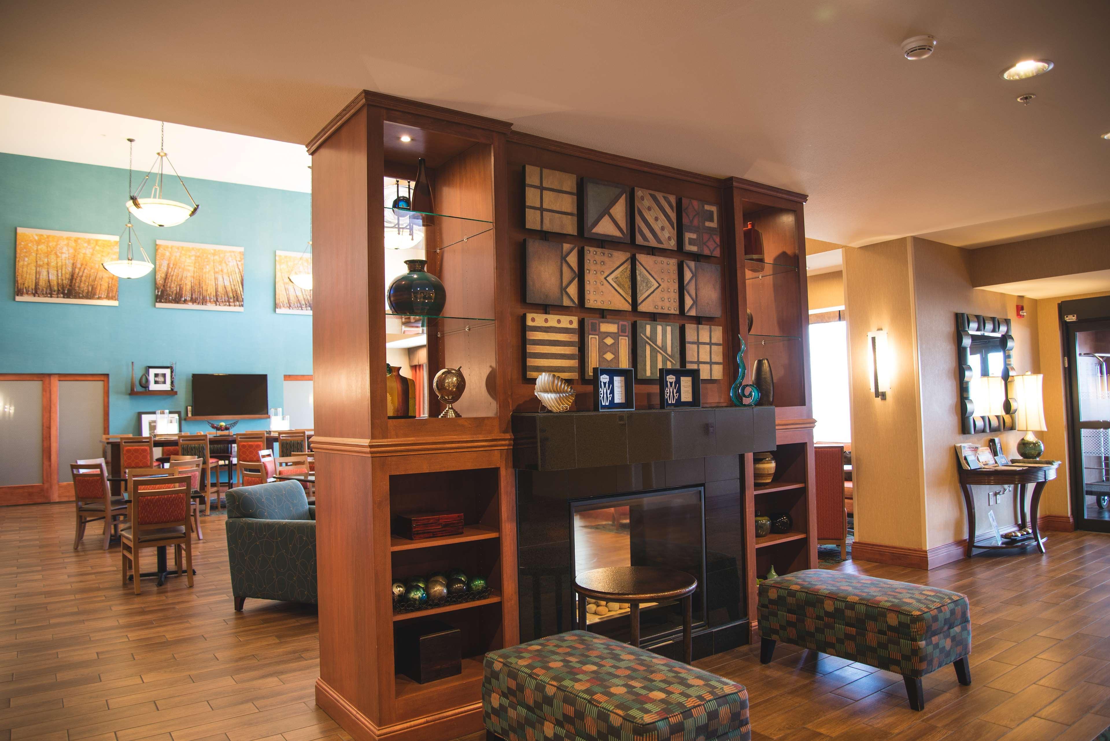 Vista Lobby Hampton Inn & Suites Greeley
