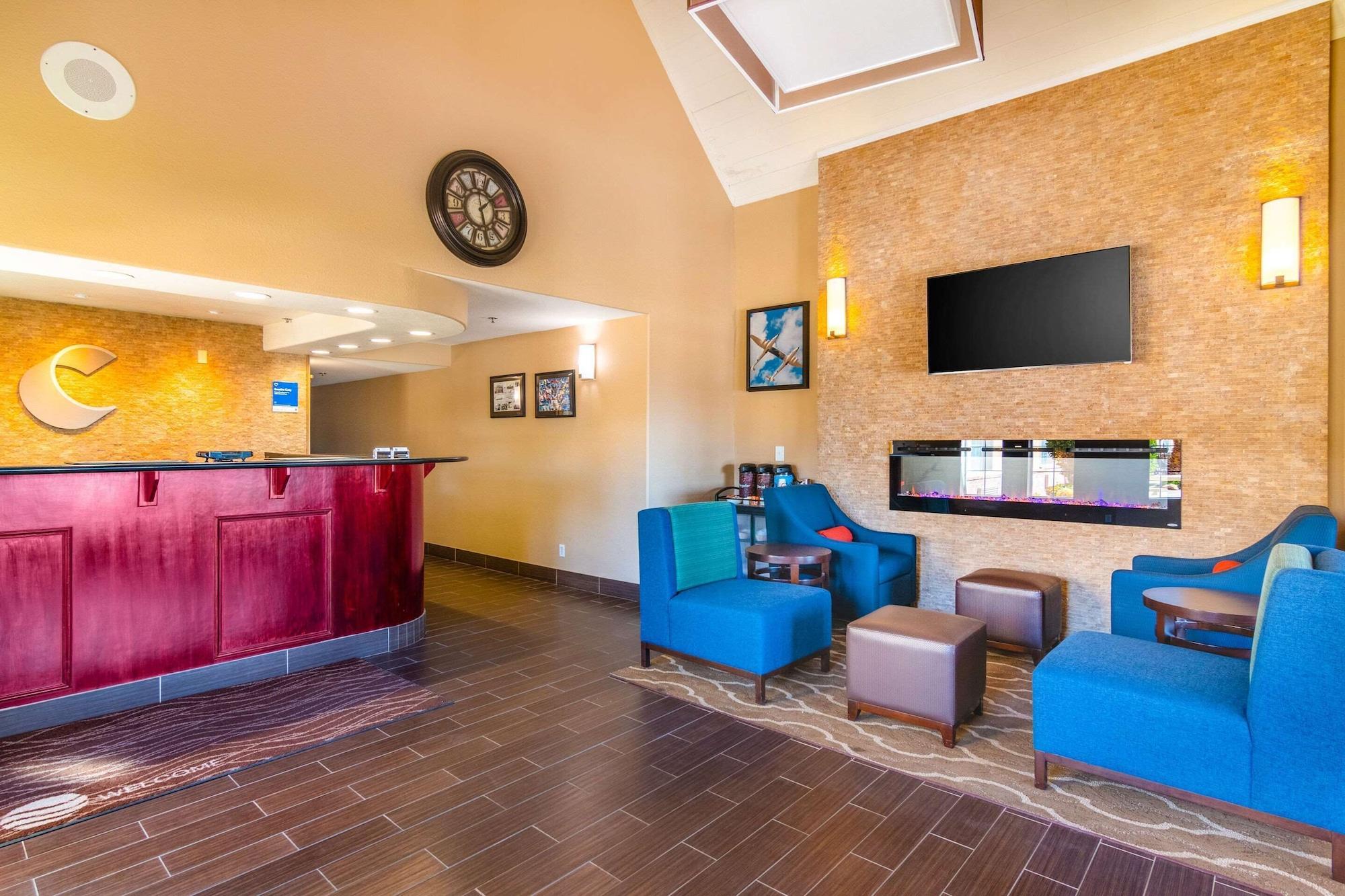 Vista Lobby Comfort Inn & Suites Mojave
