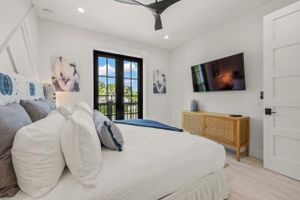 Alquiler Vacacional - New 8 bedroom house with tropical oasis backyard! Heated pool and spa.