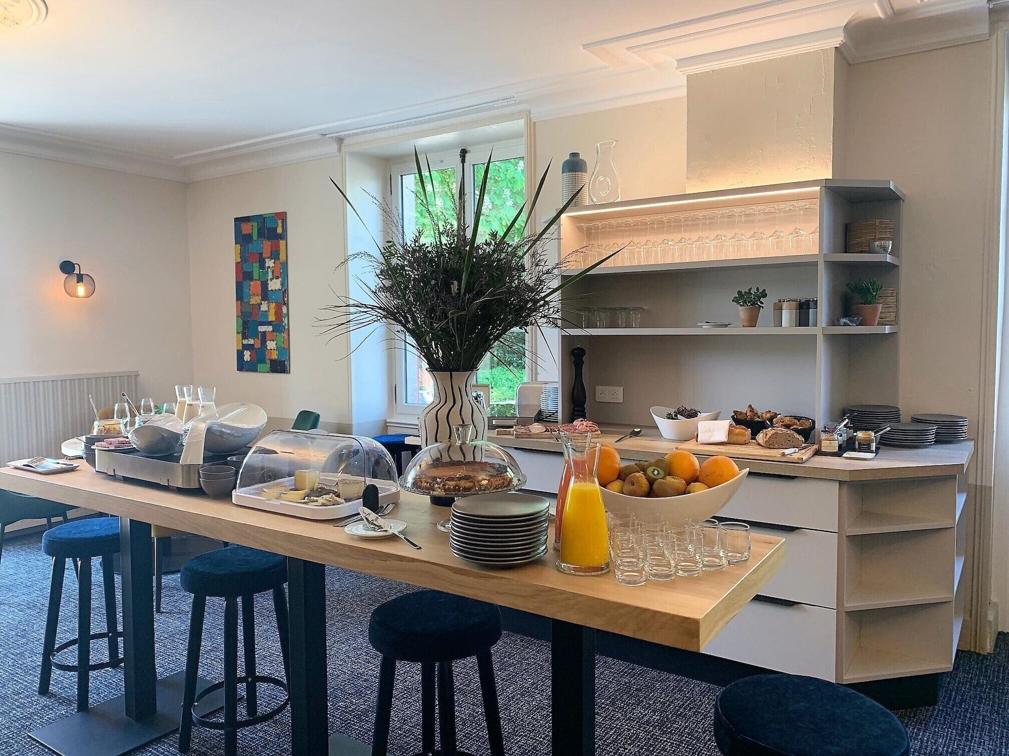 Restaurant Domaine de La Briandais, a place of electromagnetic sobriety