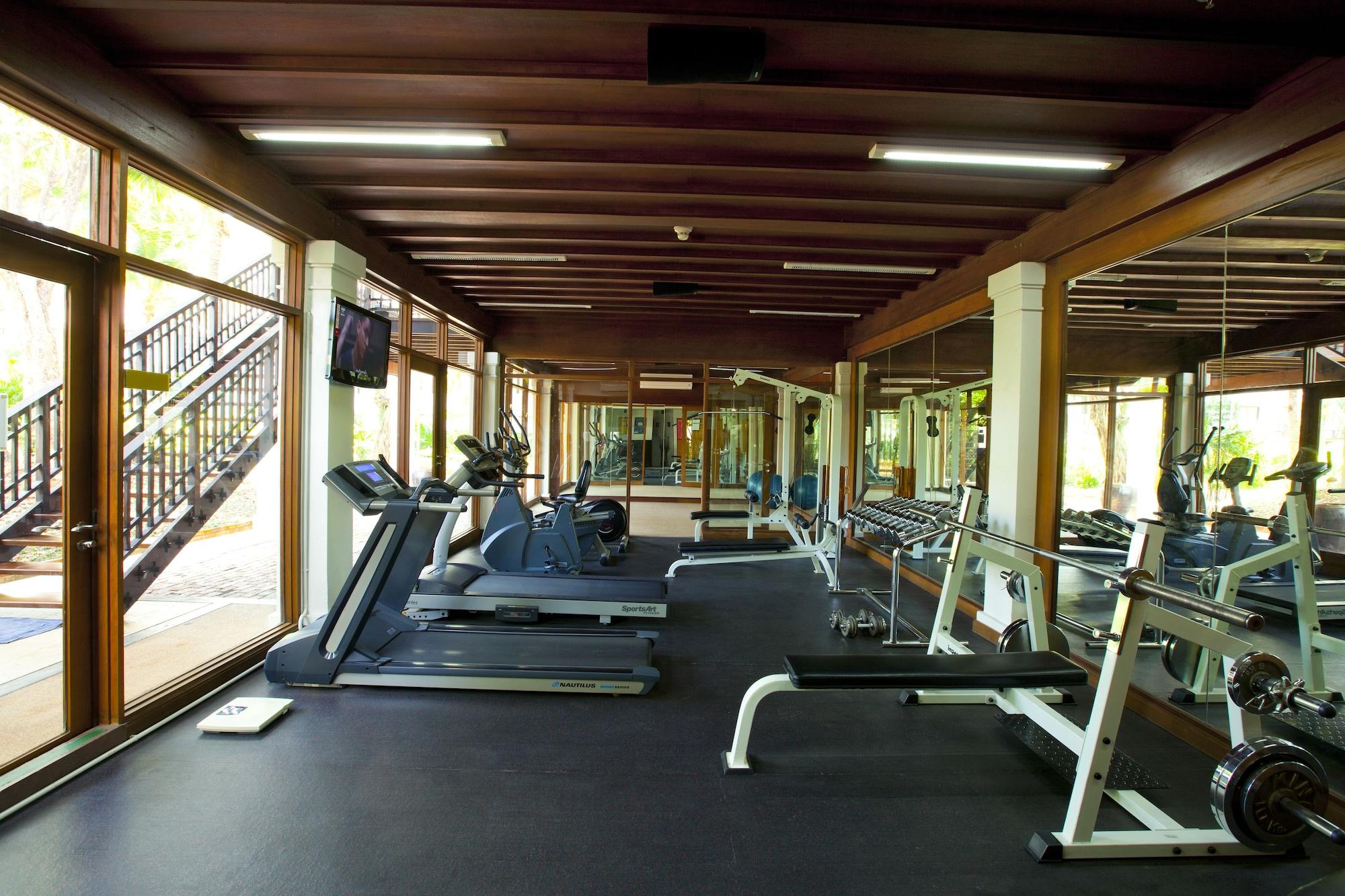 Gimnasio Aonang Villa Resort Beachfront