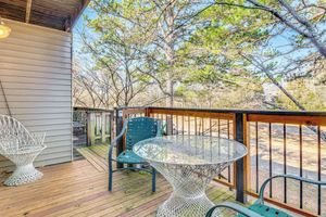 Alquiler Vacacional - 4 Mi to Greers Ferry Lake: Condo w/ Deck & Balcony