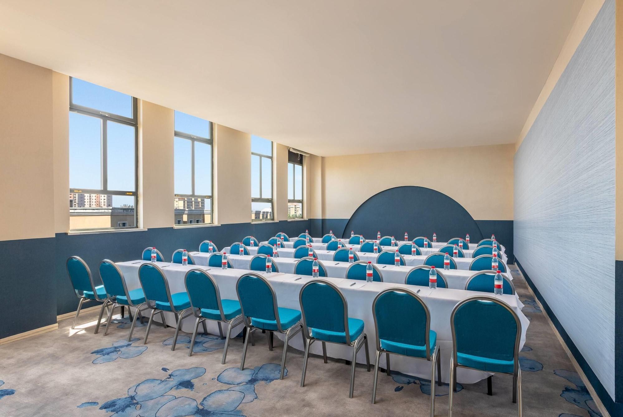 Sala de Reuniones Days Hotel by Wyndham Yining Liuxing Street