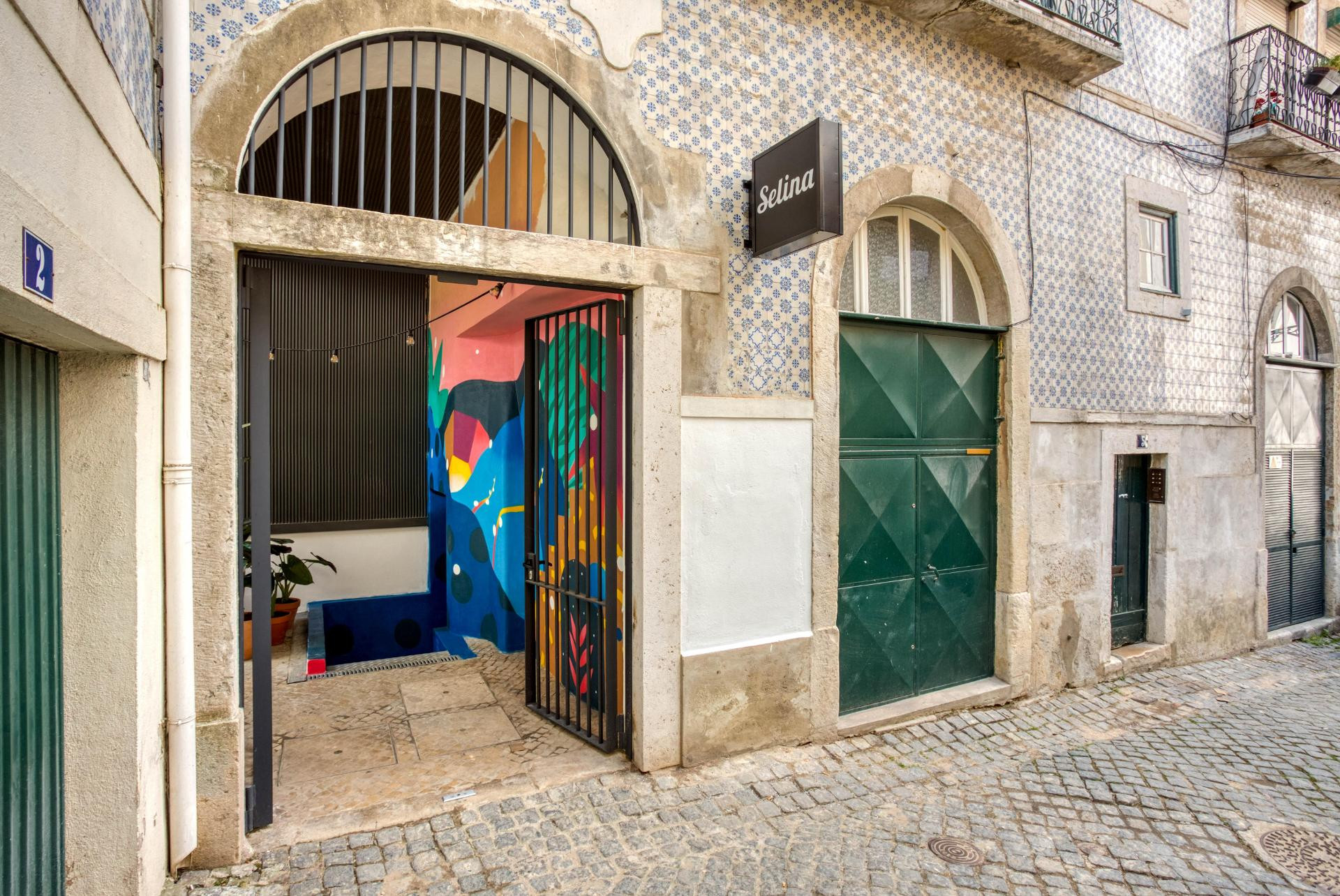 Vista Lobby Selina Secret Garden Lisbon