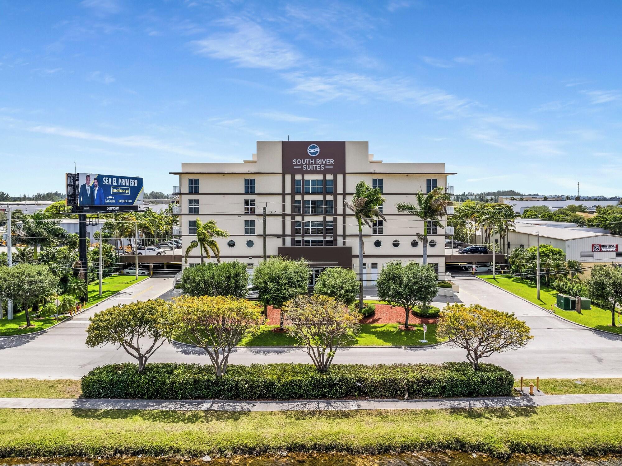 Varios South River Suites