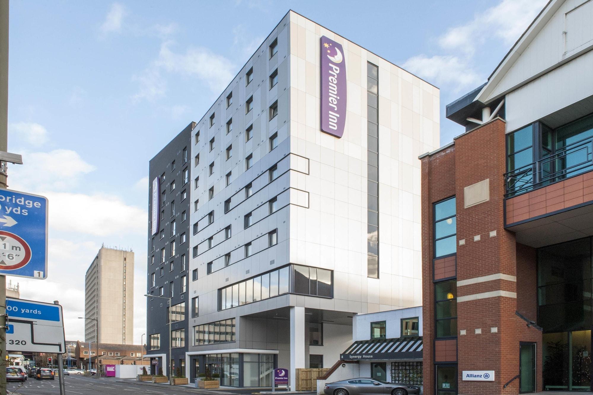 Varios Premier Inn Woking Town Centre