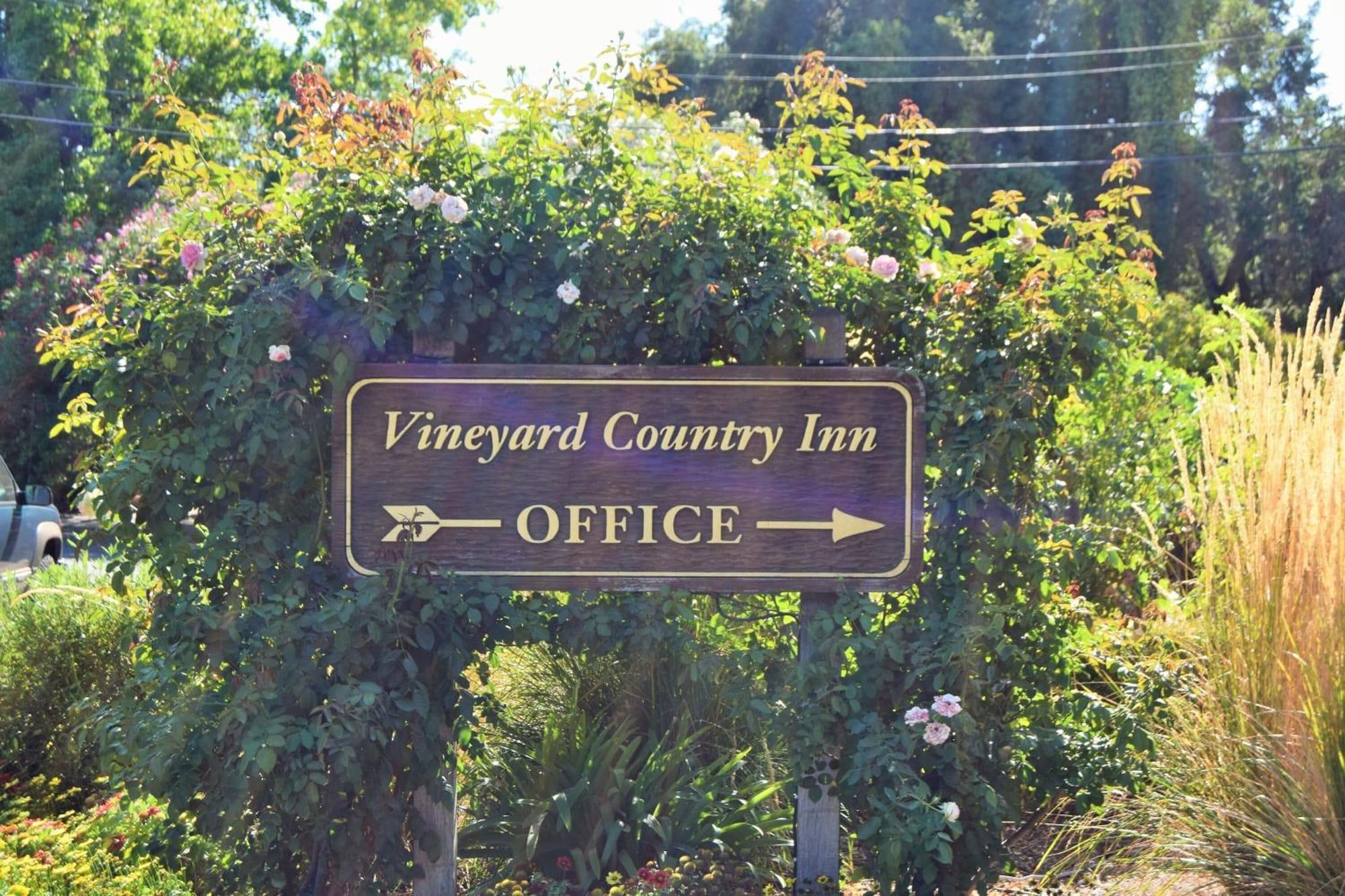 Vista Exterior Vineyard Country Inn