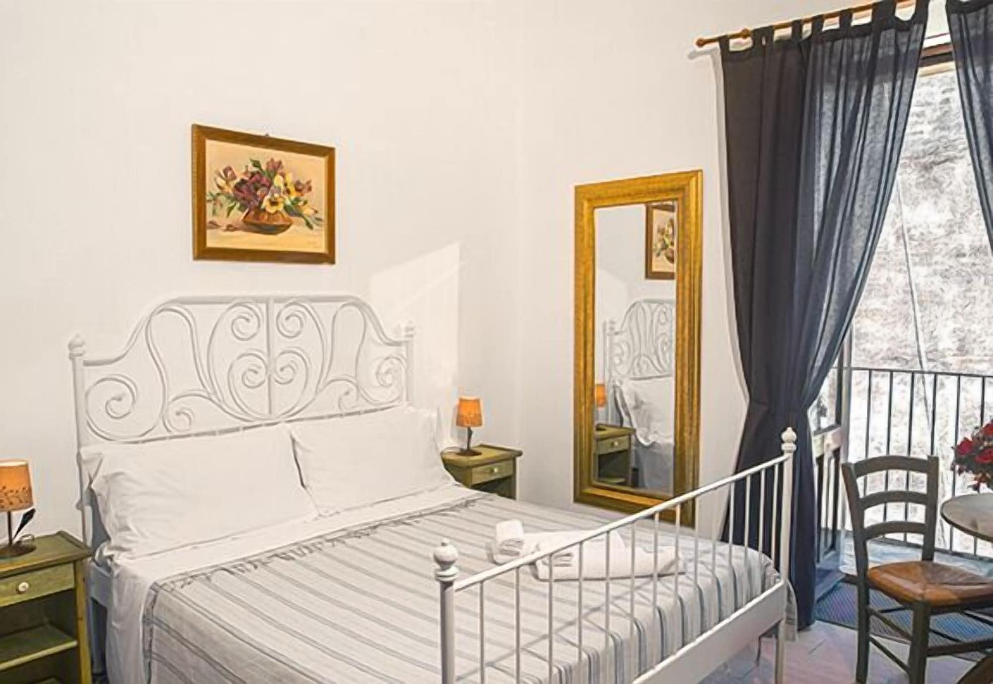 Varios I Vespri Rooms