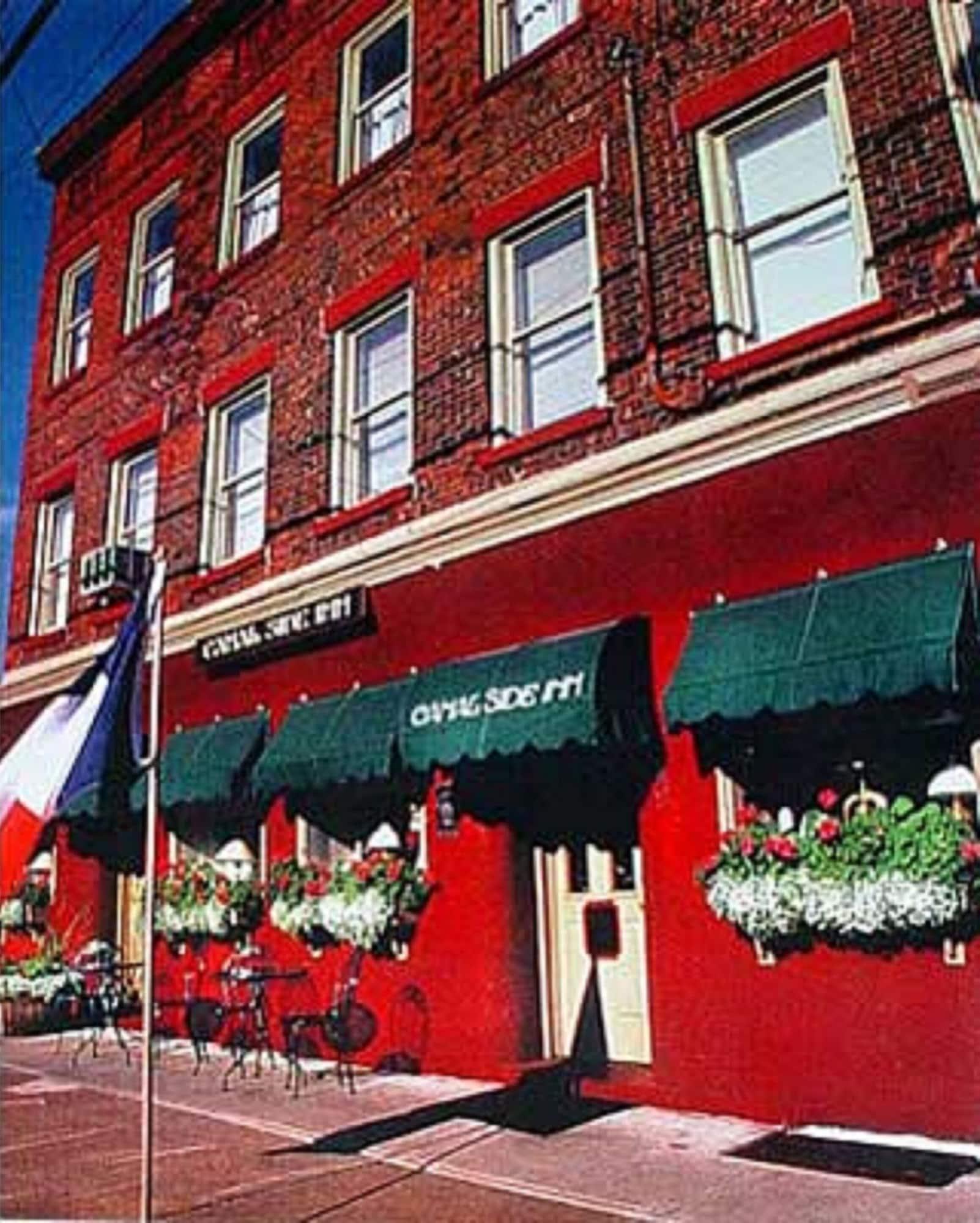 Varios Canal Side Inn