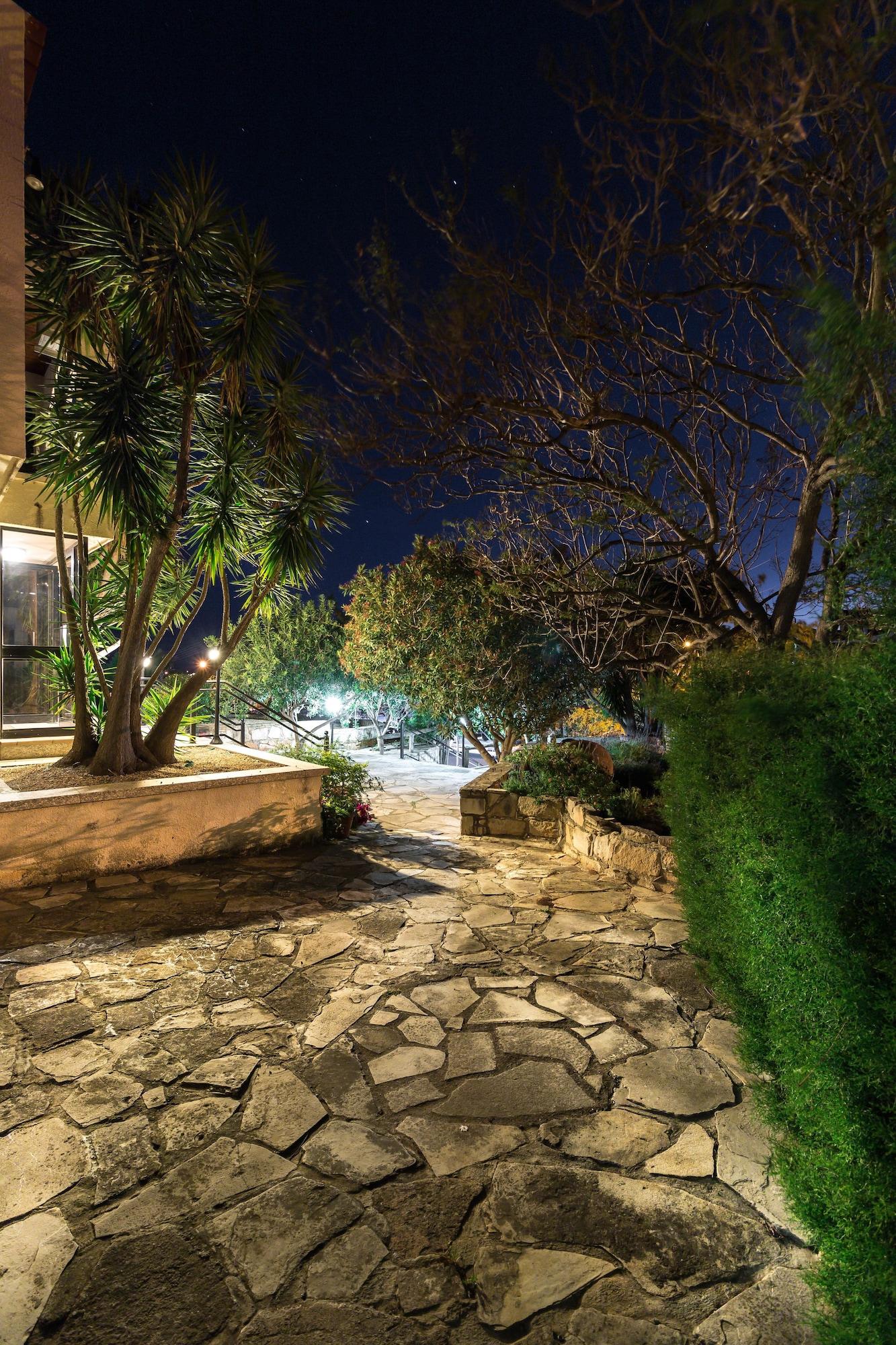 Vista Exterior Hill View Restaurant & Apartments