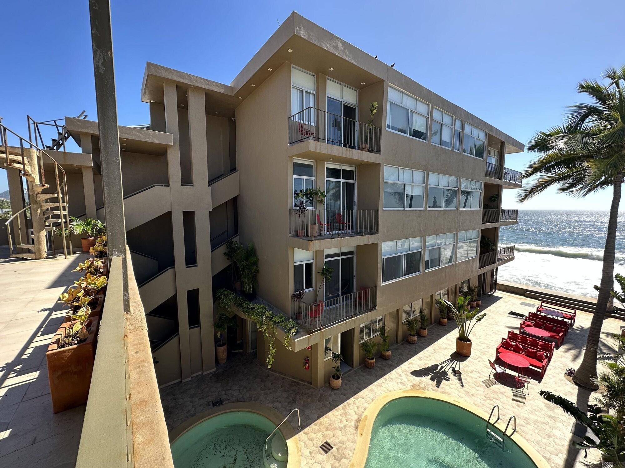 Vista Exterior Marthas Suites & Hotel