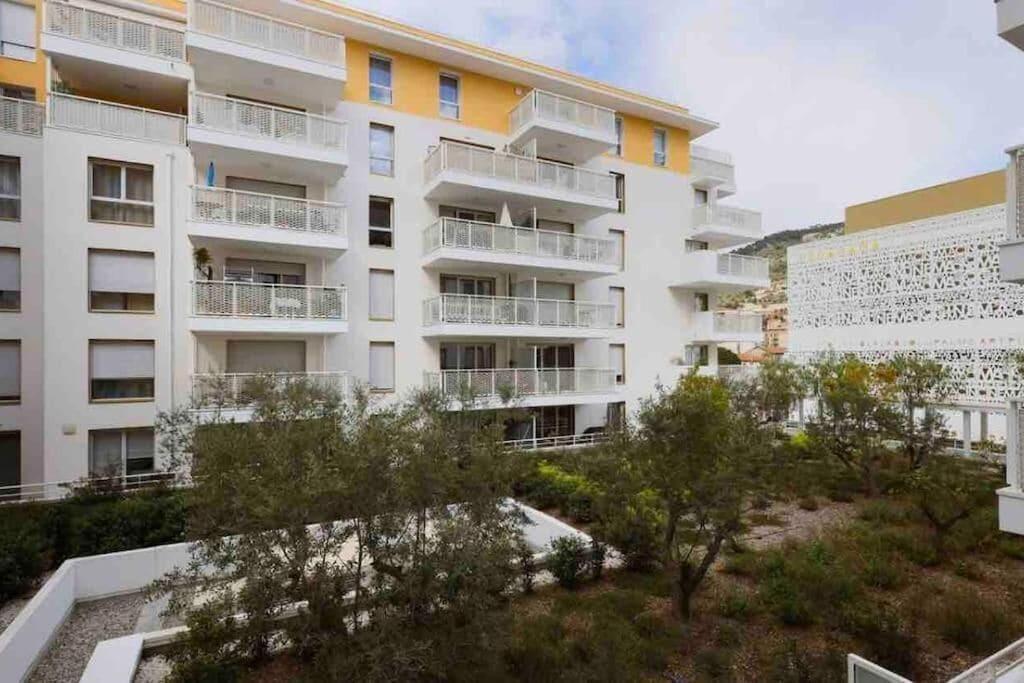 Vista da fachada Q&R Renting - Suites Design Luxueuses