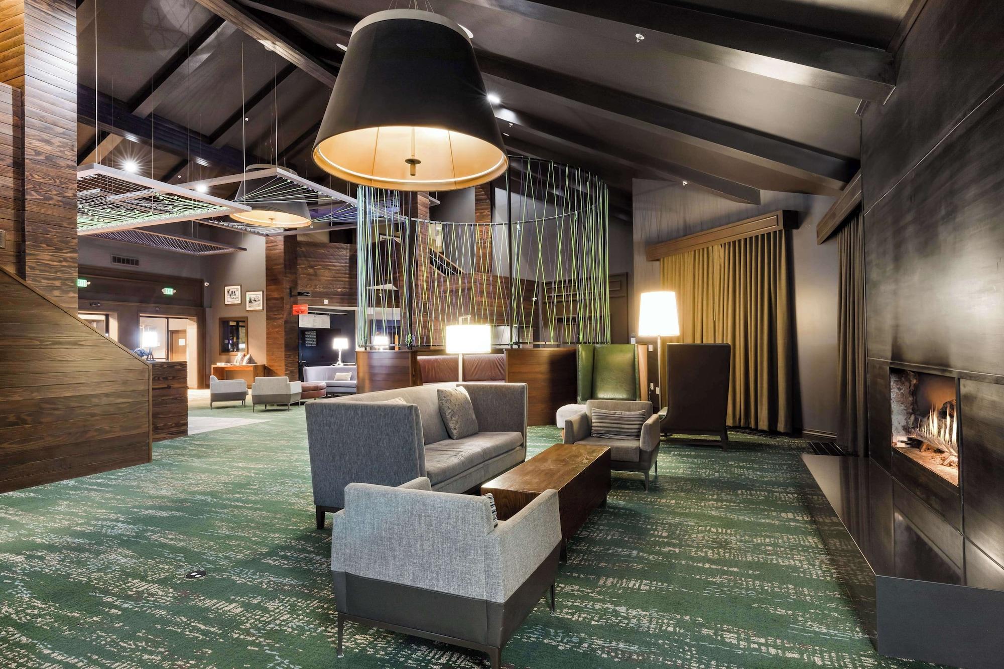 Vista Lobby DoubleTree by Hilton Hotel Park City - The Yarrow