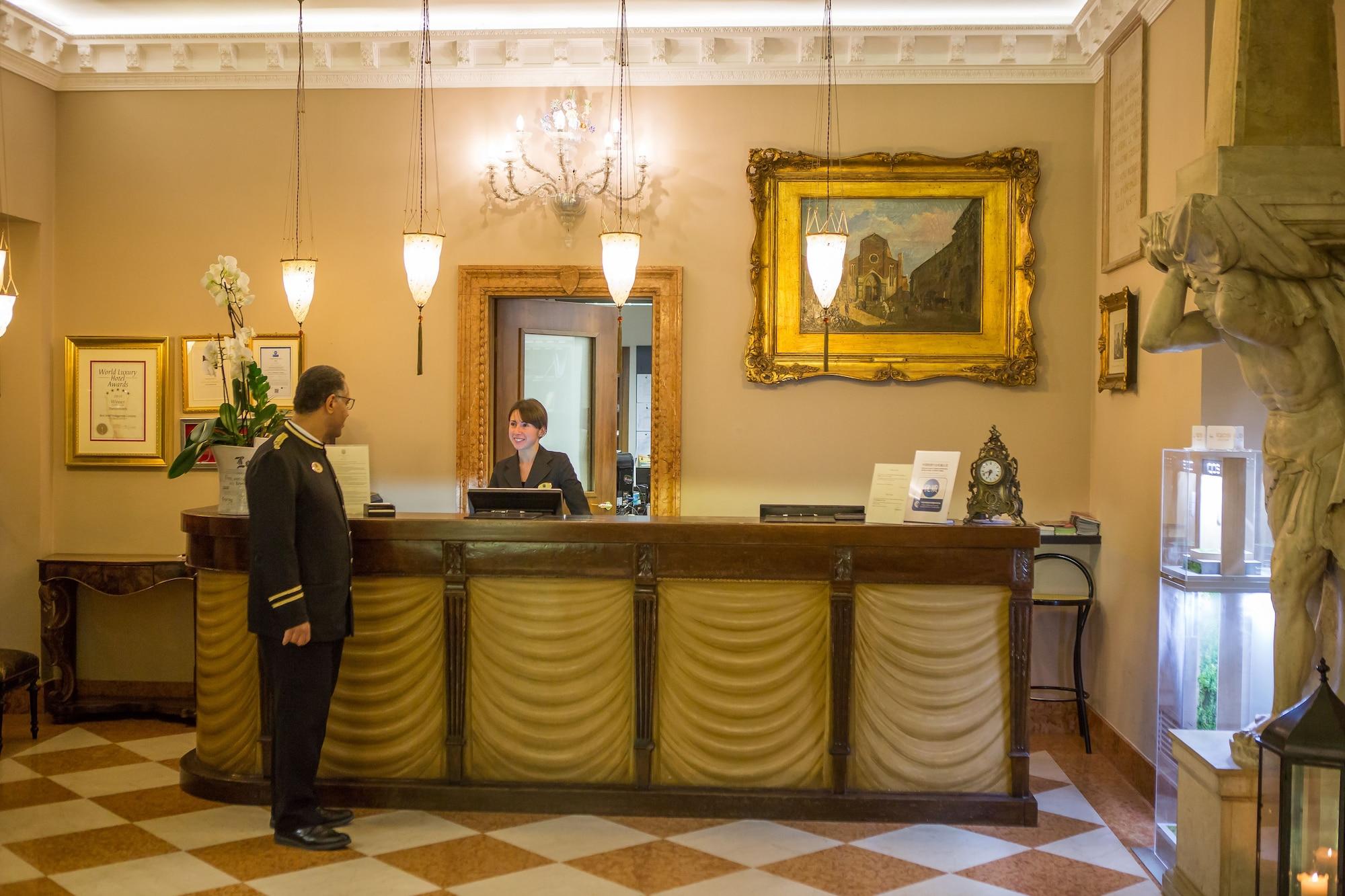 Vista Lobby Due Torri Hotel