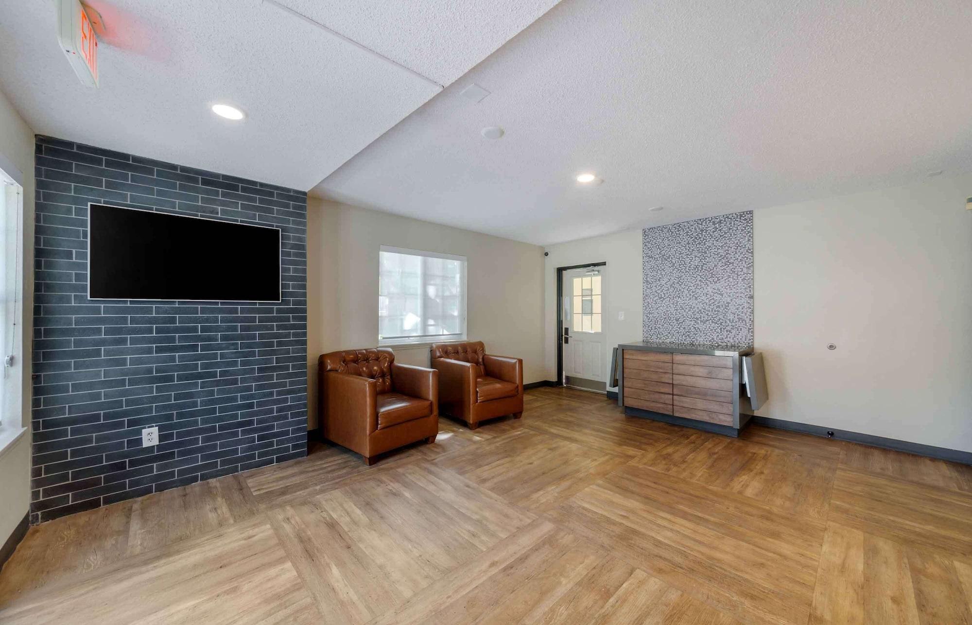 Vista Lobby Extended Stay America Suites Miami Airport Doral