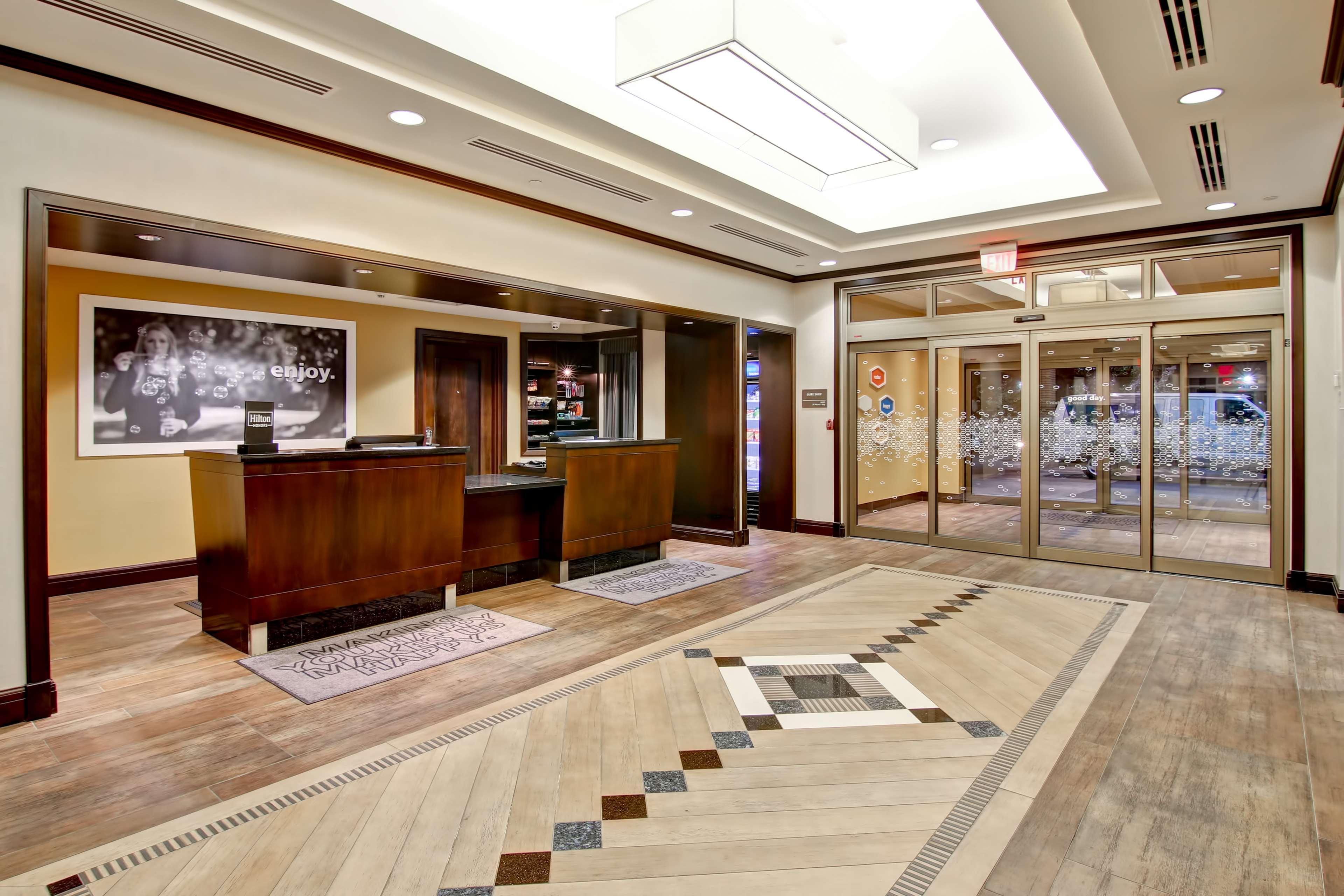 Vista Lobby Hampton Inn by Hilton Toronto Airport Corporate Centre