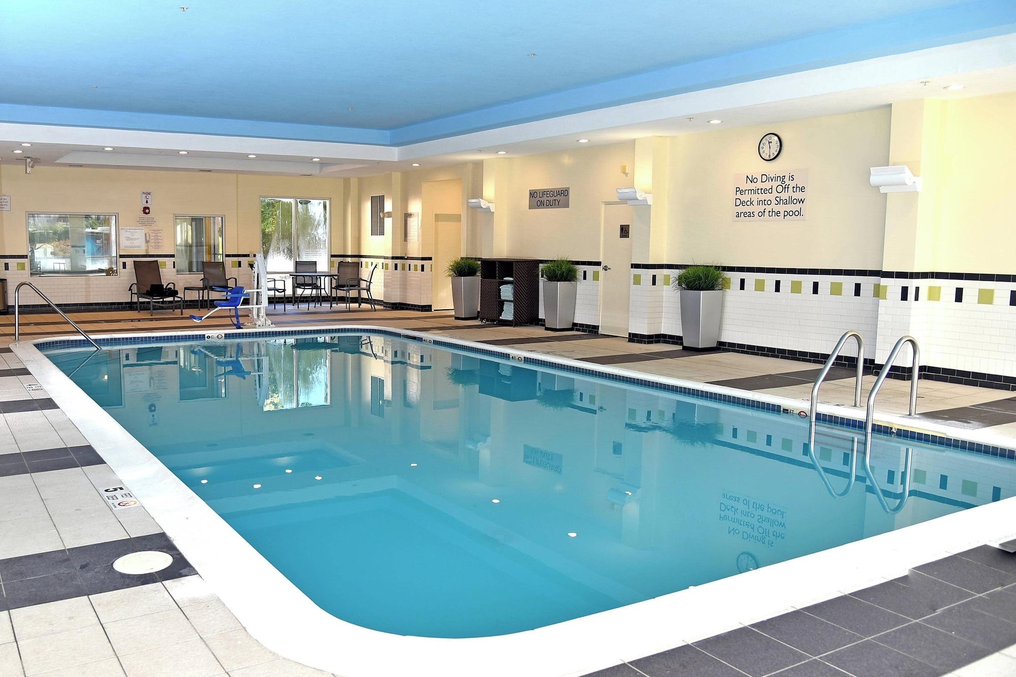 Vista Piscina Fairfield Inn & Suites Hartford Airport