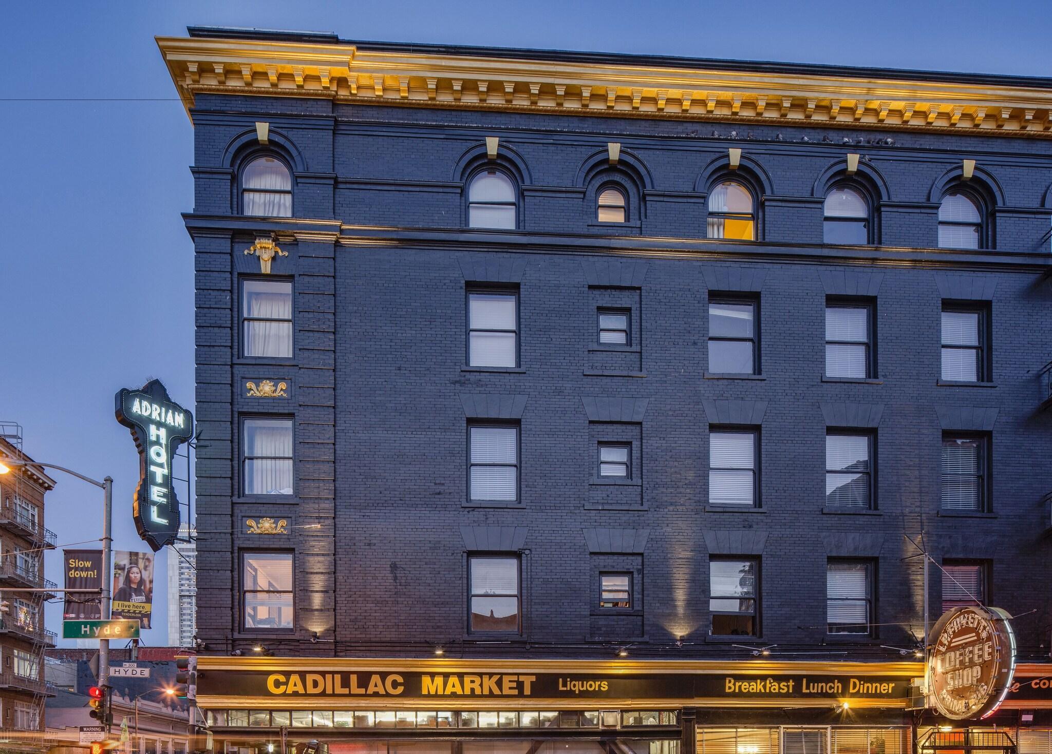 Vista Exterior The Adrian