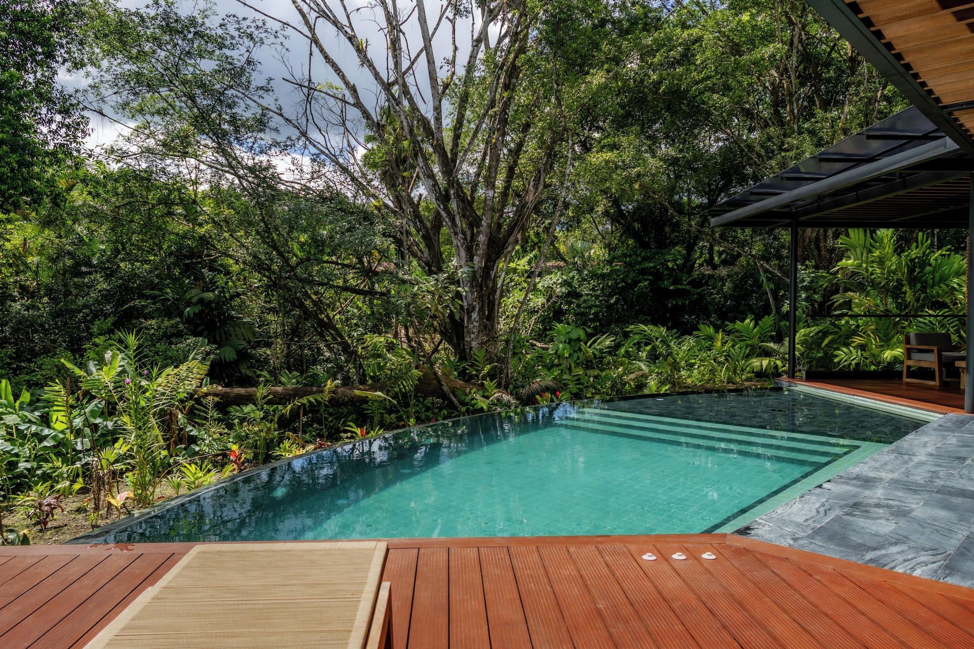 Vista Exterior Noah's Hideaway by Tifakara