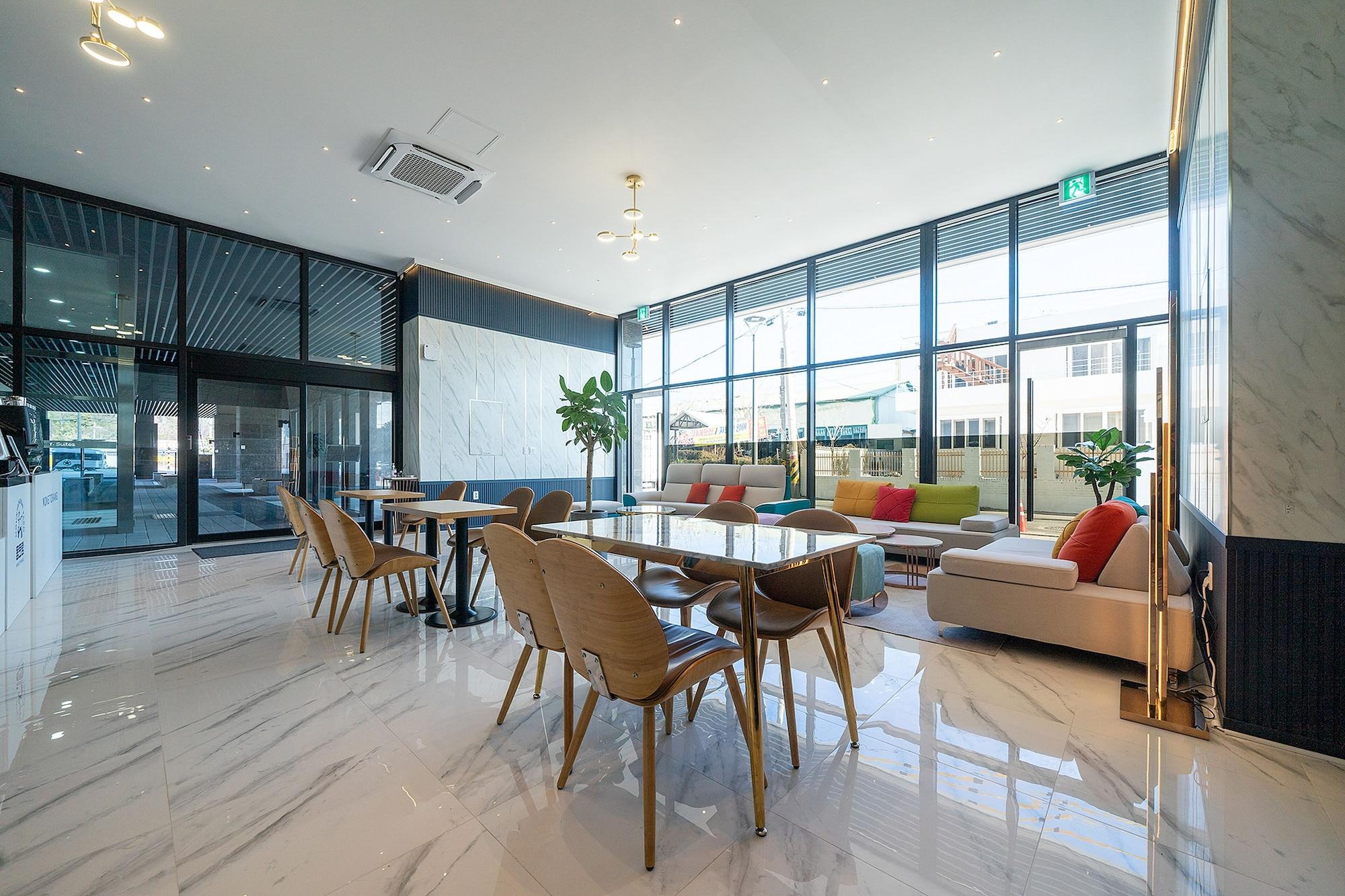 Bar/Salón Gangneung Chonpines Ocean Suites Hotel