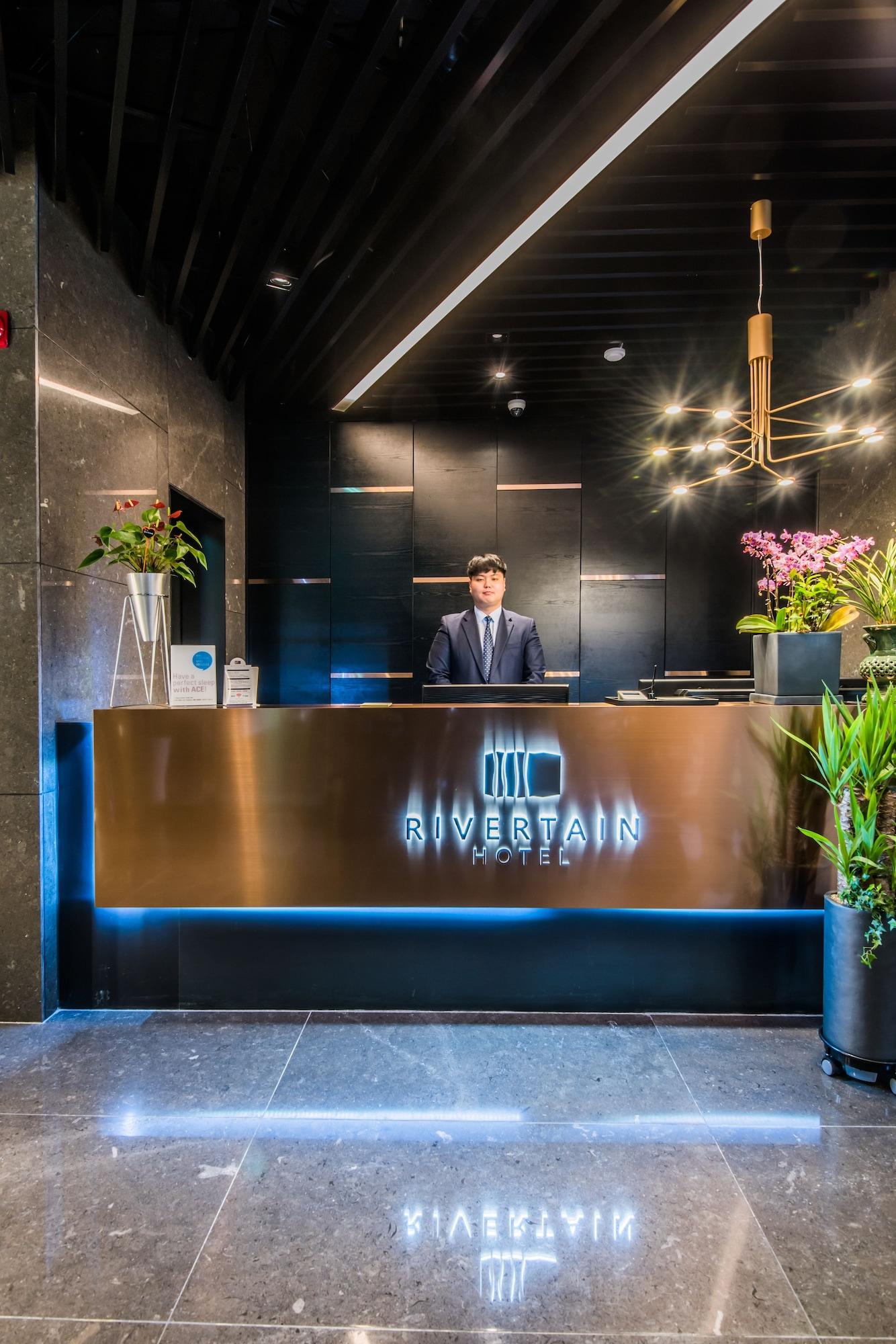 Vista Lobby Rivertain Hotel