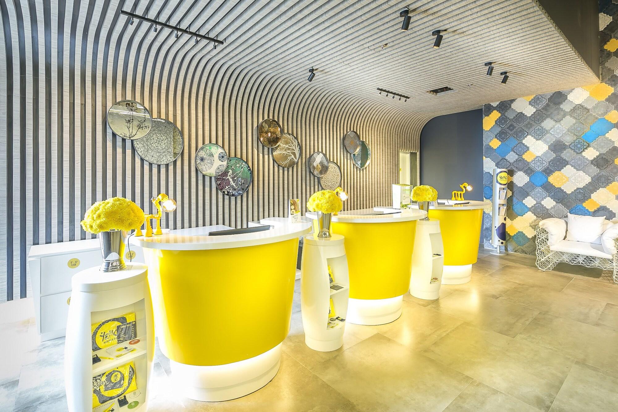 Vista Lobby YELLO Hotel Harmoni Jakarta