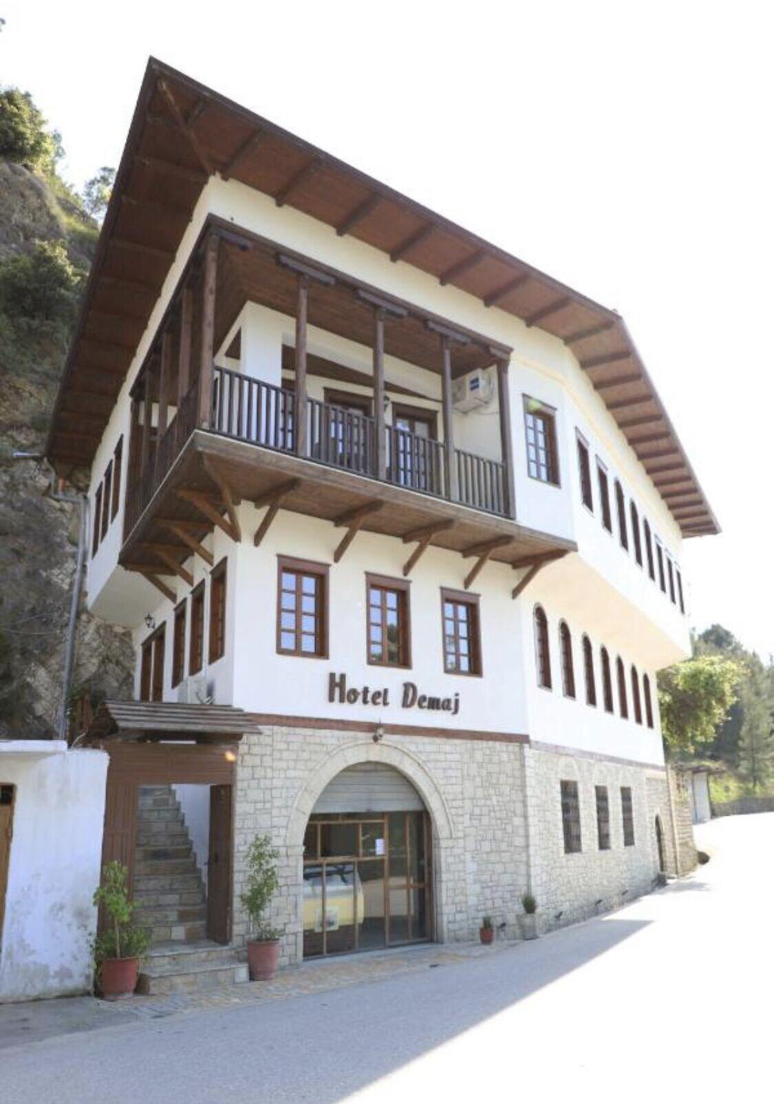 Vista Exterior Hotel Demaj