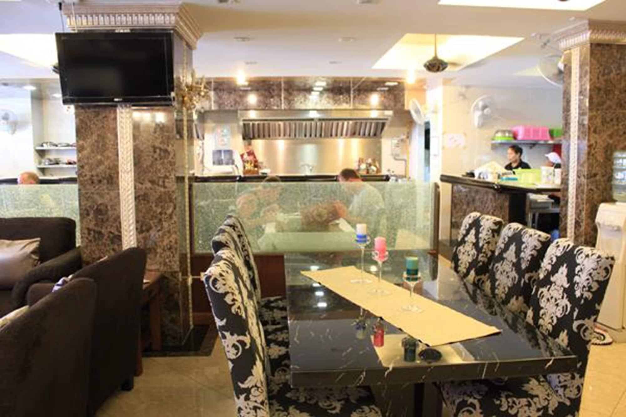 Restaurant Maleez Lodge Hotel and Restaurant