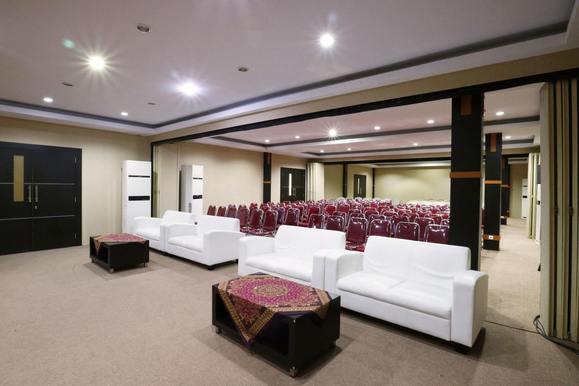 Sala de Reuniones Tembok Batu Residence