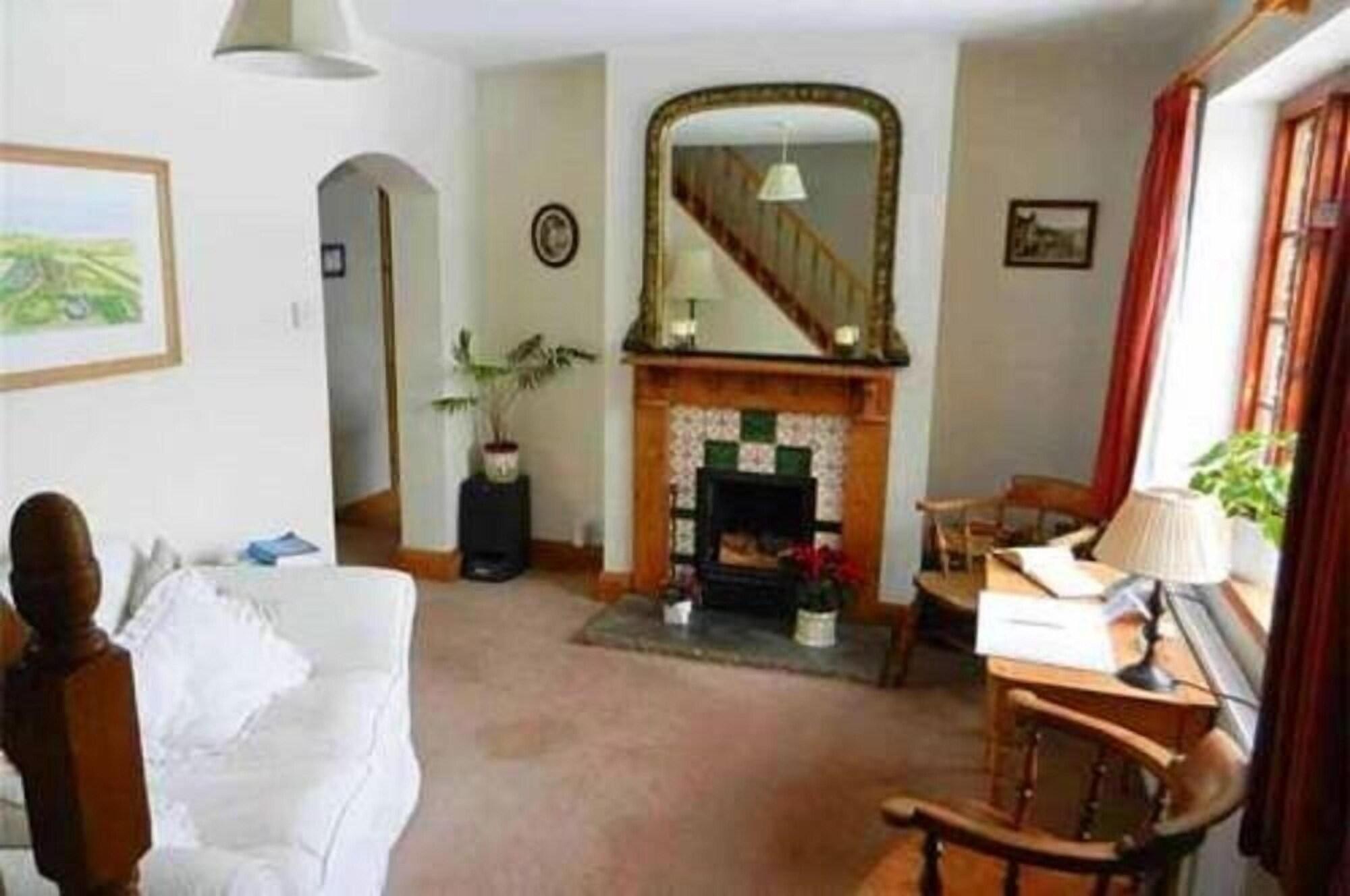 Vista Lobby Larkrise Cottage