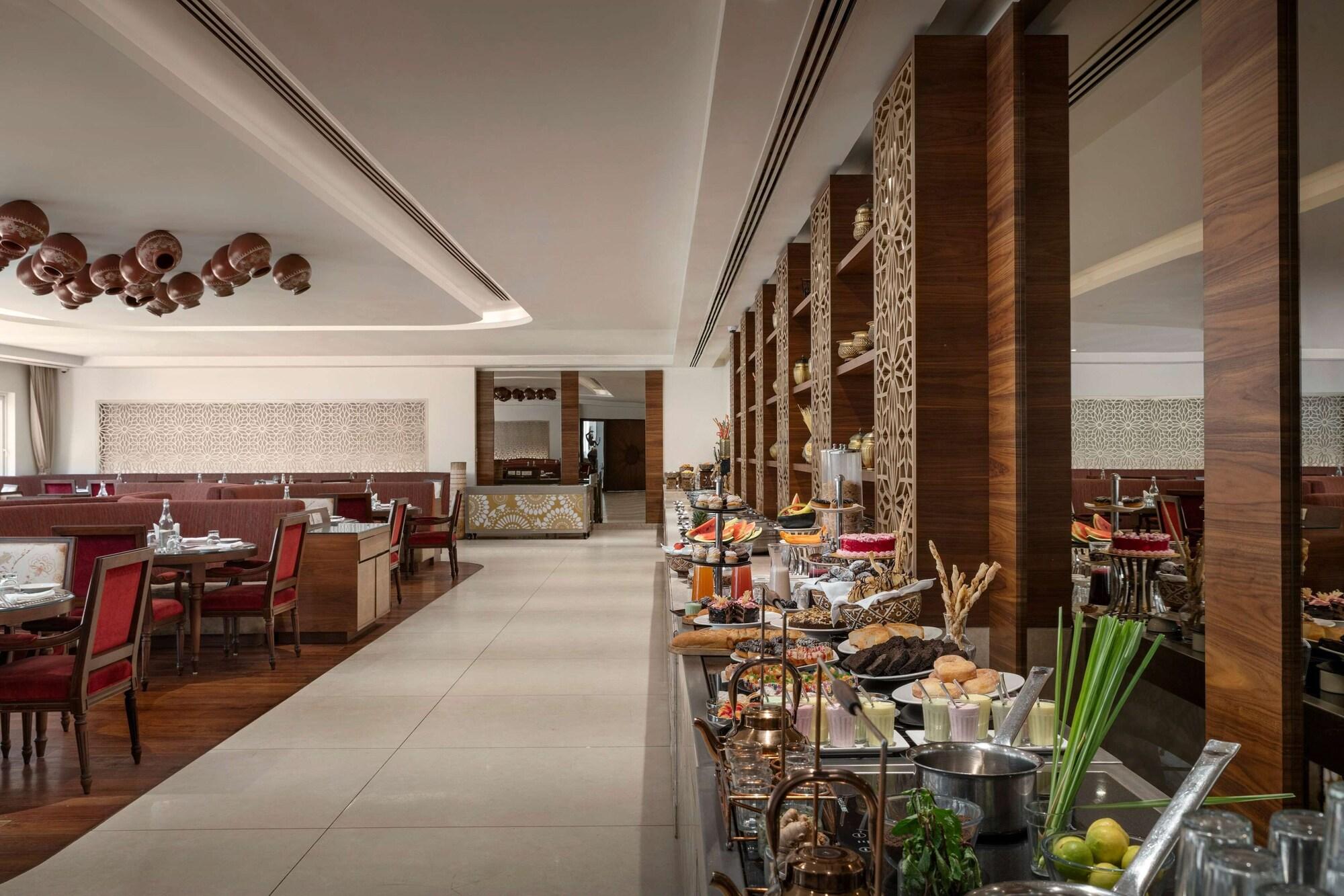 Restaurant Hawthorn Suites by Wyndham Dwarka