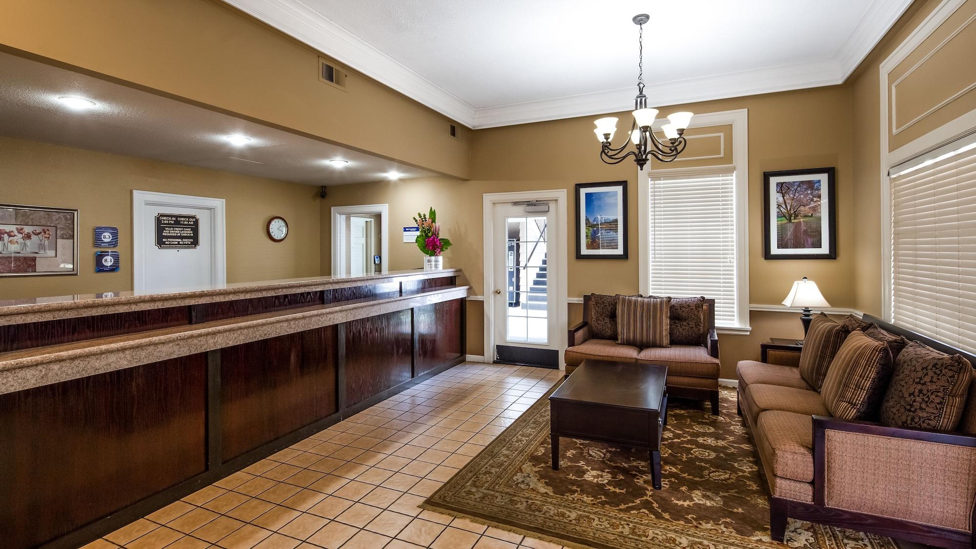 Vista Lobby Best Western Lakewood