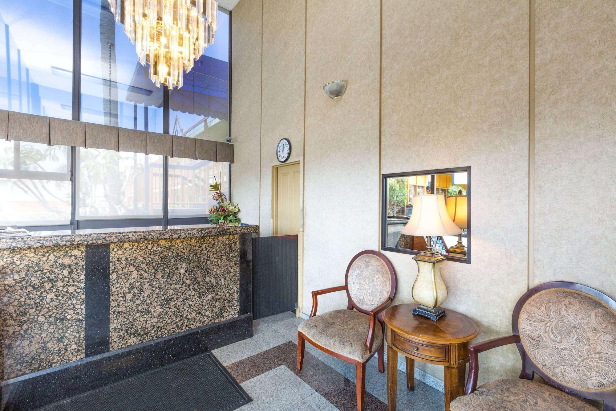 Vista Lobby Days Inn by Wyndham Los Angeles Stadium Area/LAX