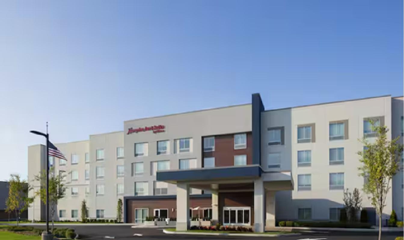 Vista Exterior Hampton Inn & Suites By Hilton Long Island Farmingdale