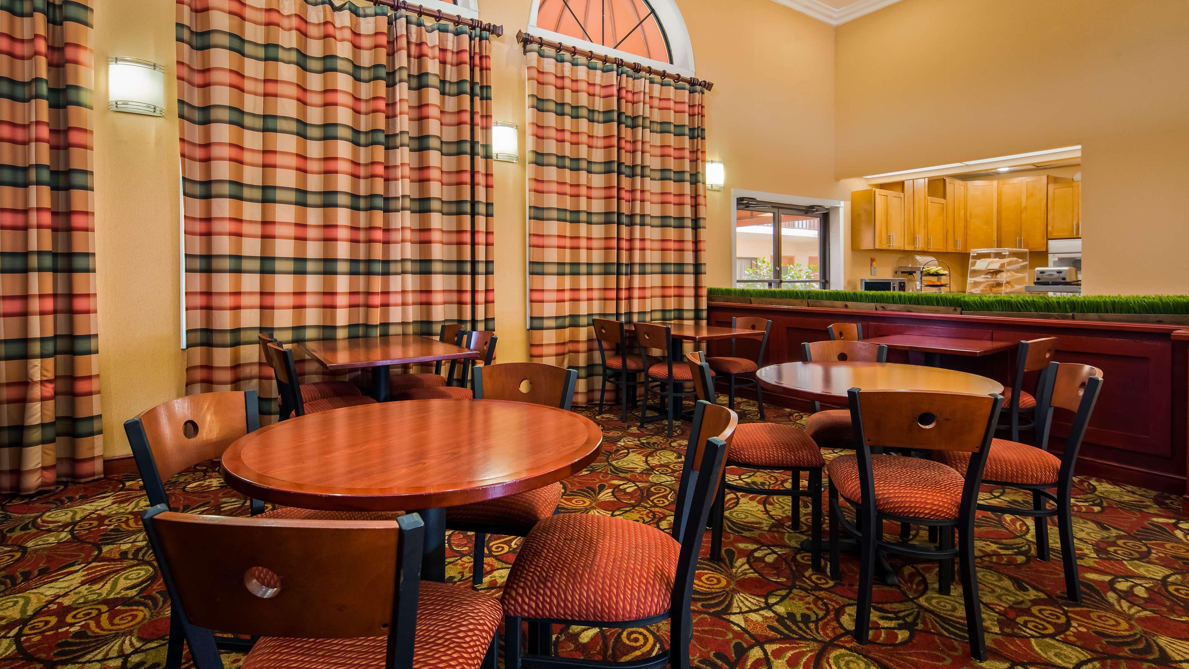 Restaurant Baymont by Wyndham Orlando East