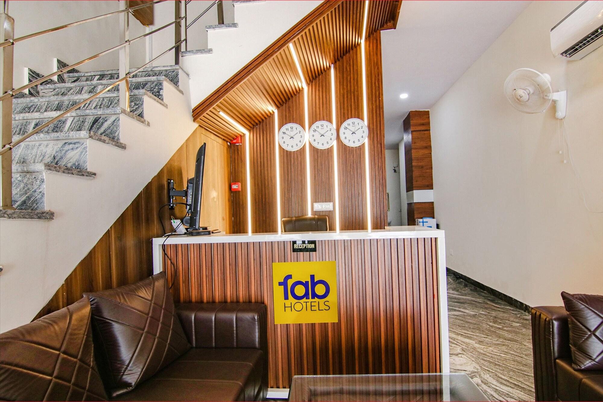 Vista Lobby Fabhotel Hc South Crown