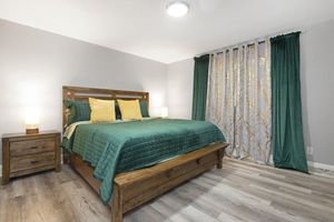 Alquiler Vacacional - Newly renovated luxury 2bd 1b apartment. With king size bed & private driveway..