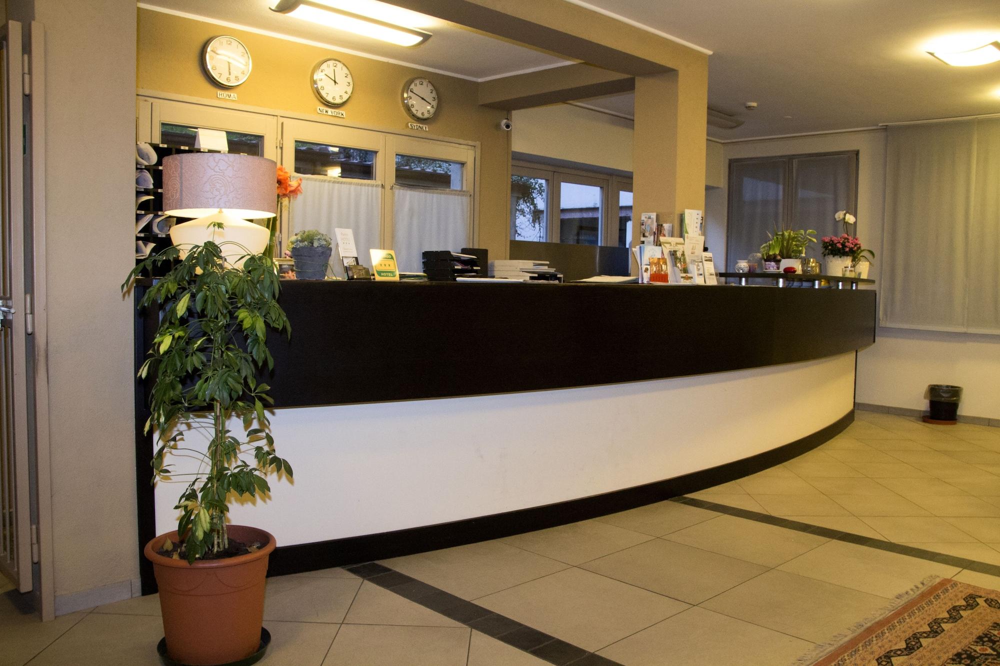 Vista Lobby Hotel Parini