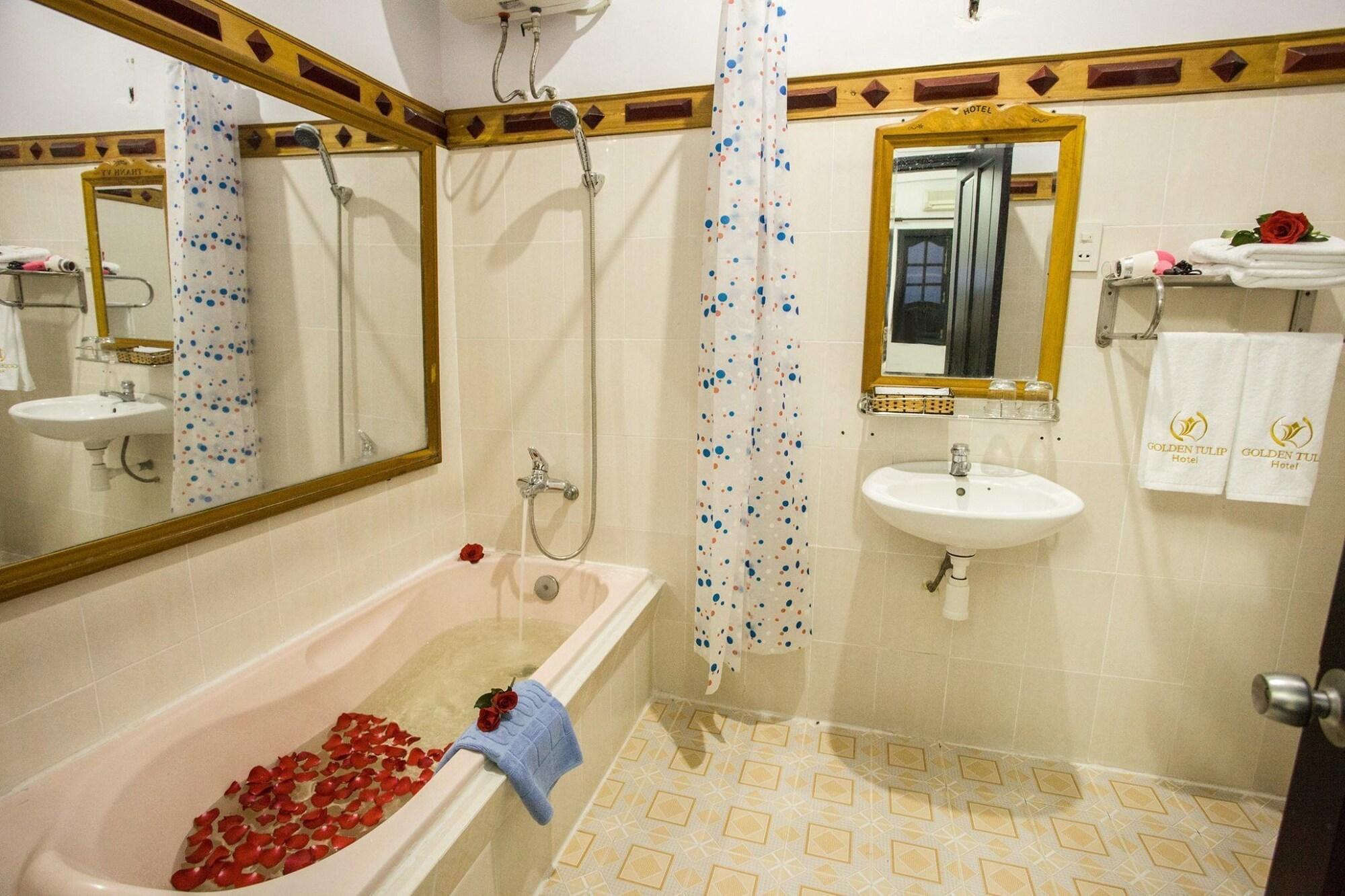 Baño Golden Tulip Hotel