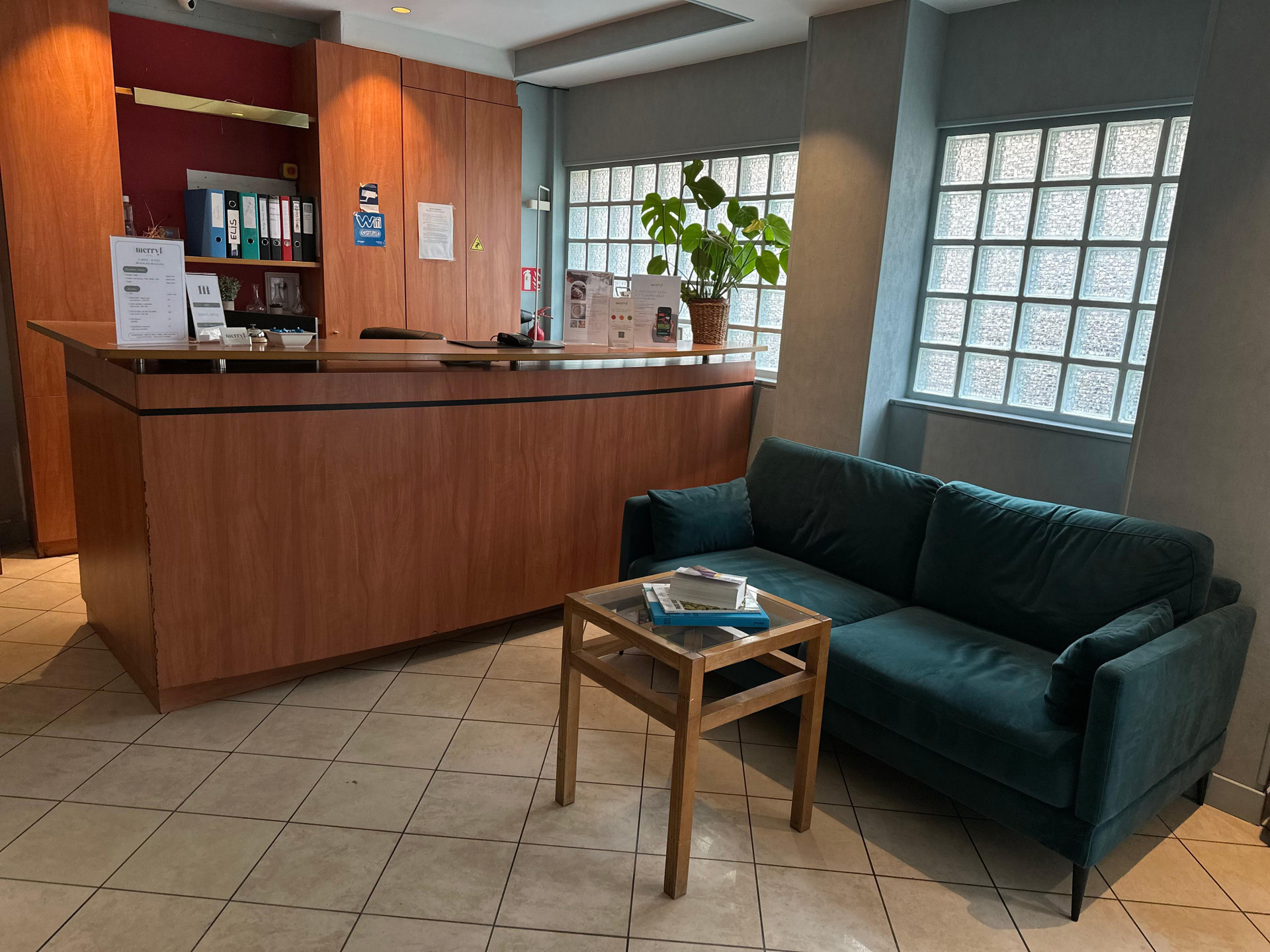 Vista Lobby Merryl Hotel