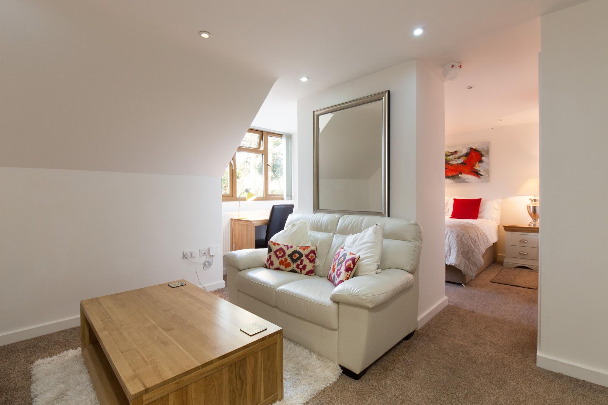 Vista Lobby Hamble Retreat House and Luxury Studios