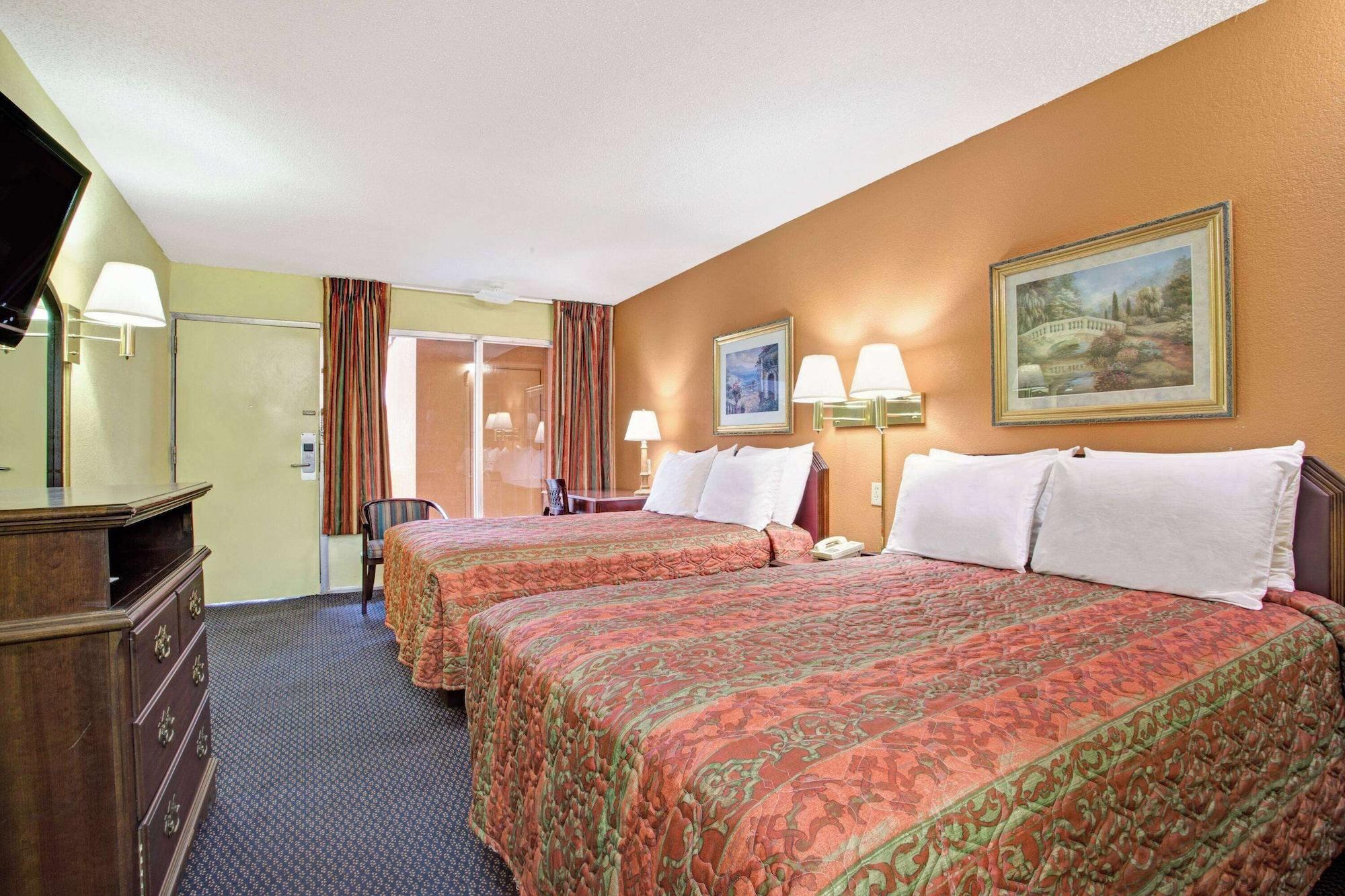 Habitación Days Inn by Wyndham Benson