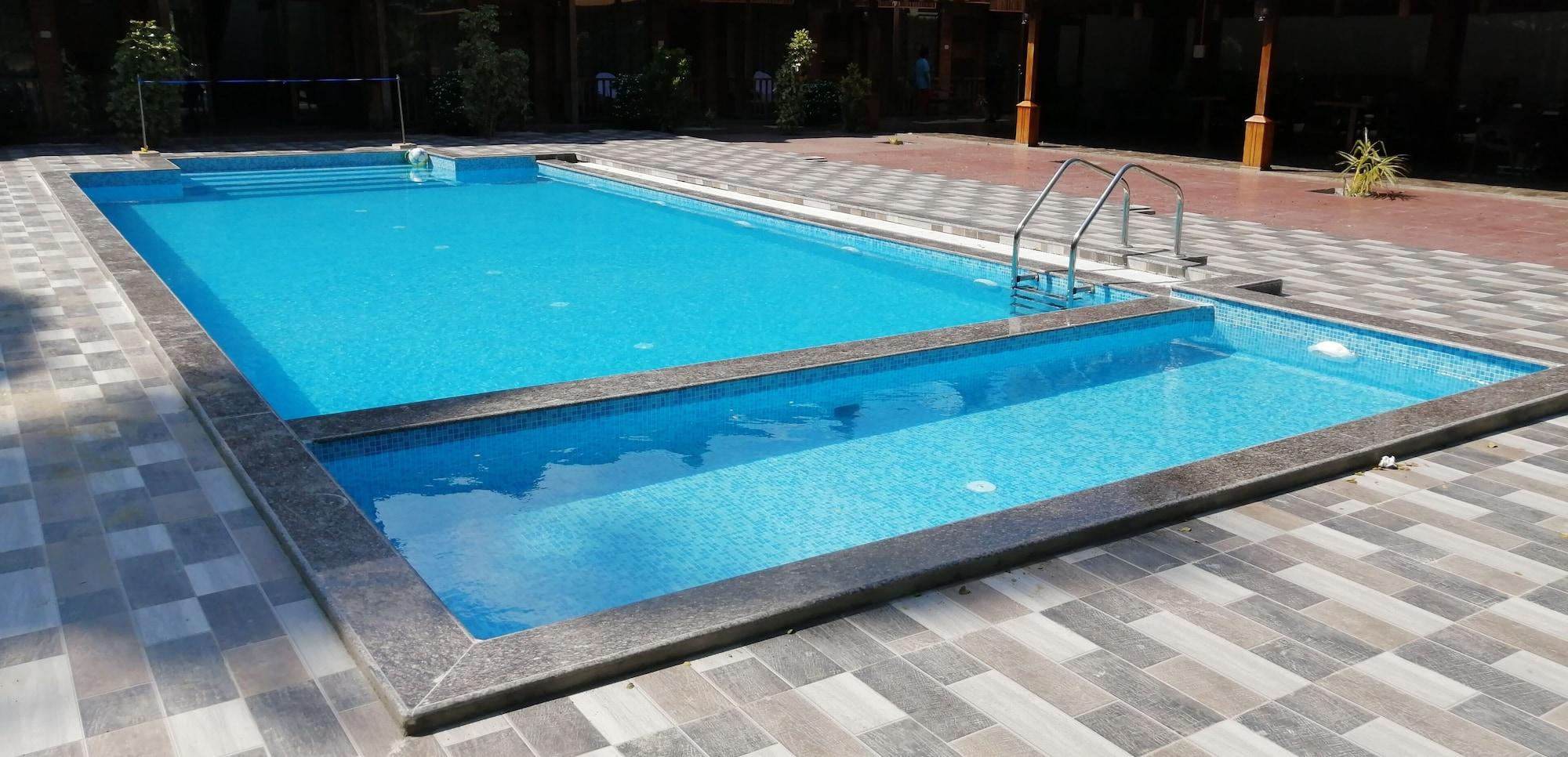 Vista Piscina Holiday N Holiday Beach Resort