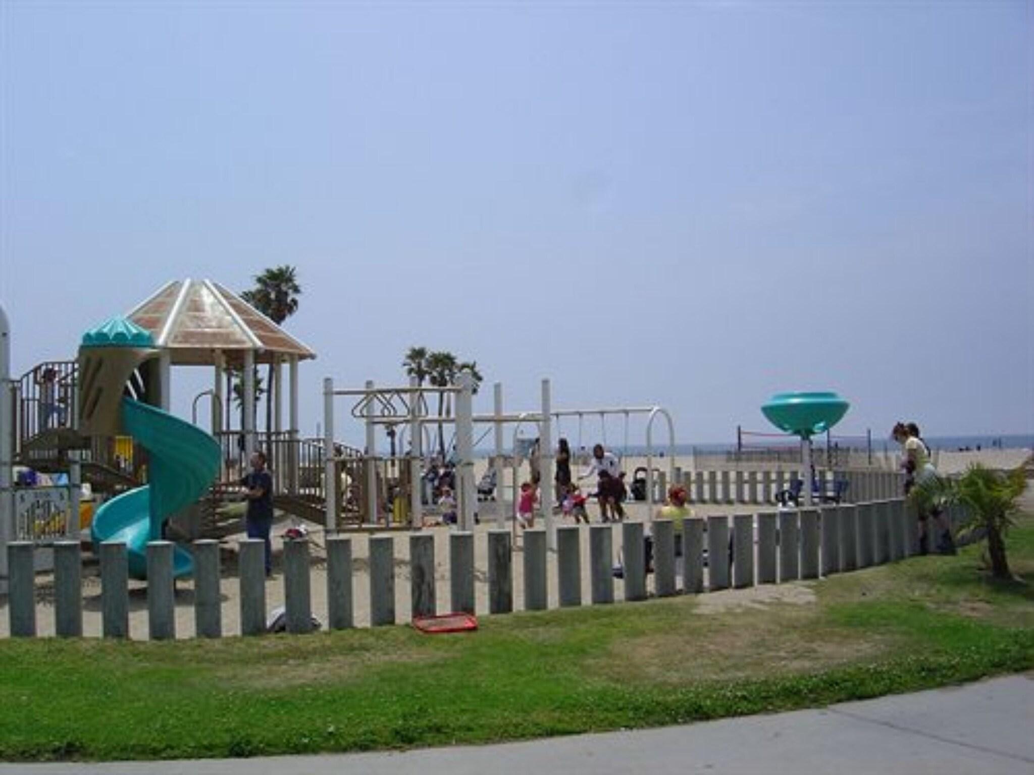 Instalaciones Recreativas Su Casa at Venice Beach