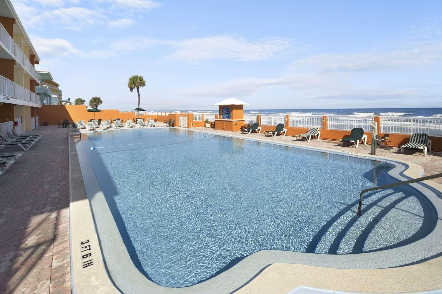 Pool view Super 8 Daytona Beach Oceanfront