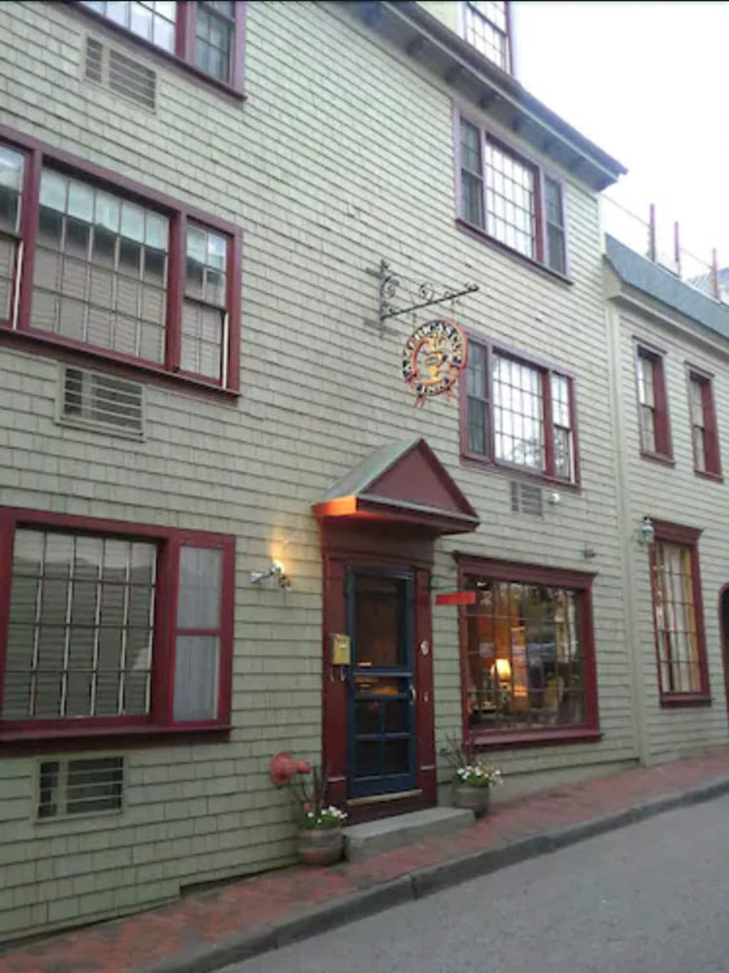 Vista Exterior Americas Cup Inn