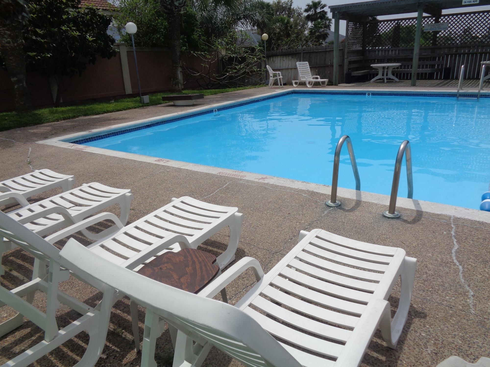 Vista Piscina Multi Resorts at Puente Vista